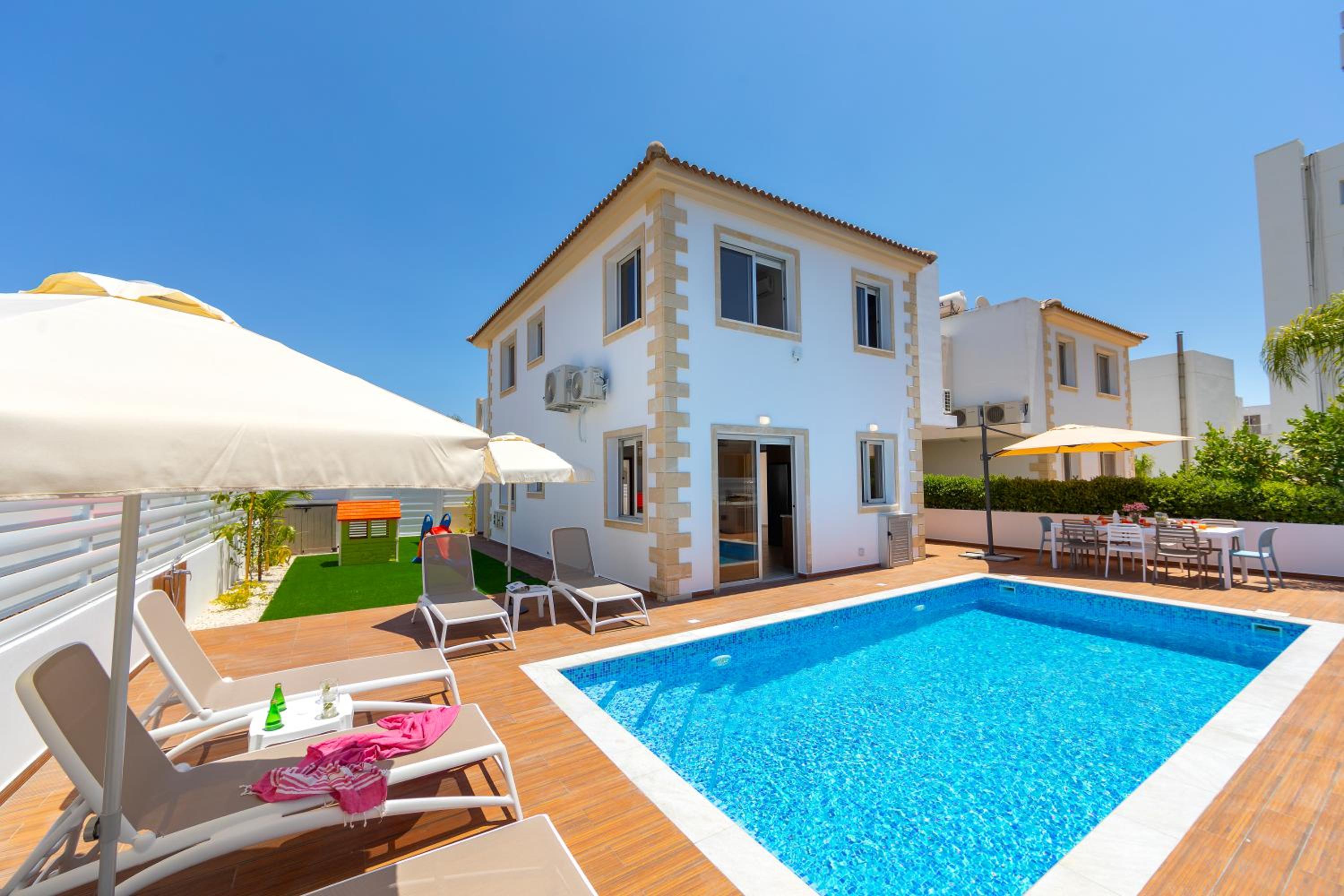 Hotel Villa Lantos Central Protaras - Image 1