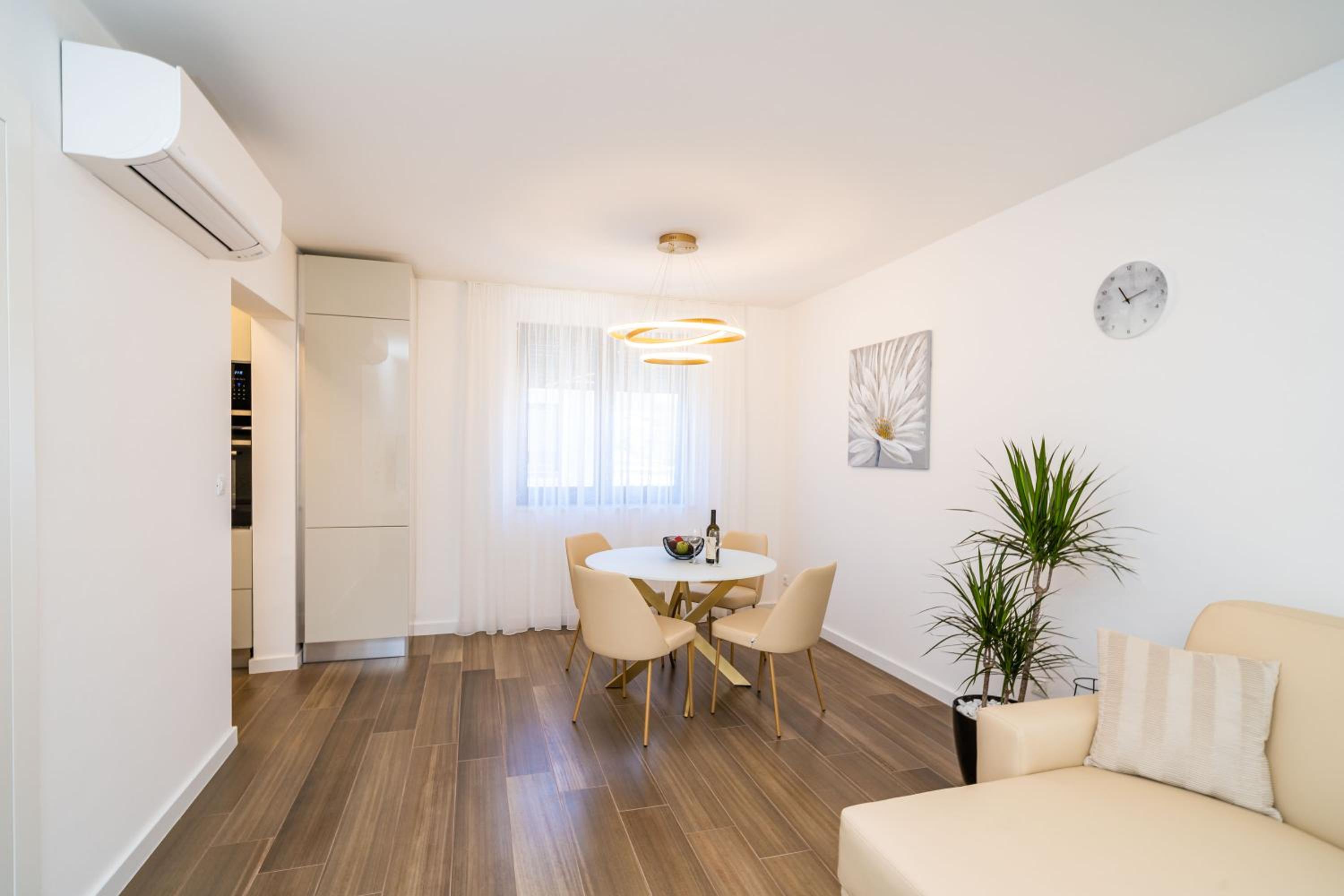 Apartments Zadro