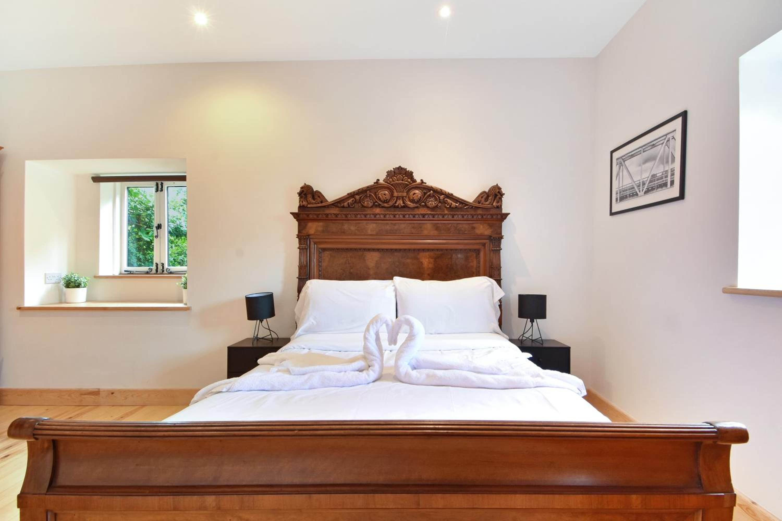5 Bed Barn Conversion - with private hot tub view 5