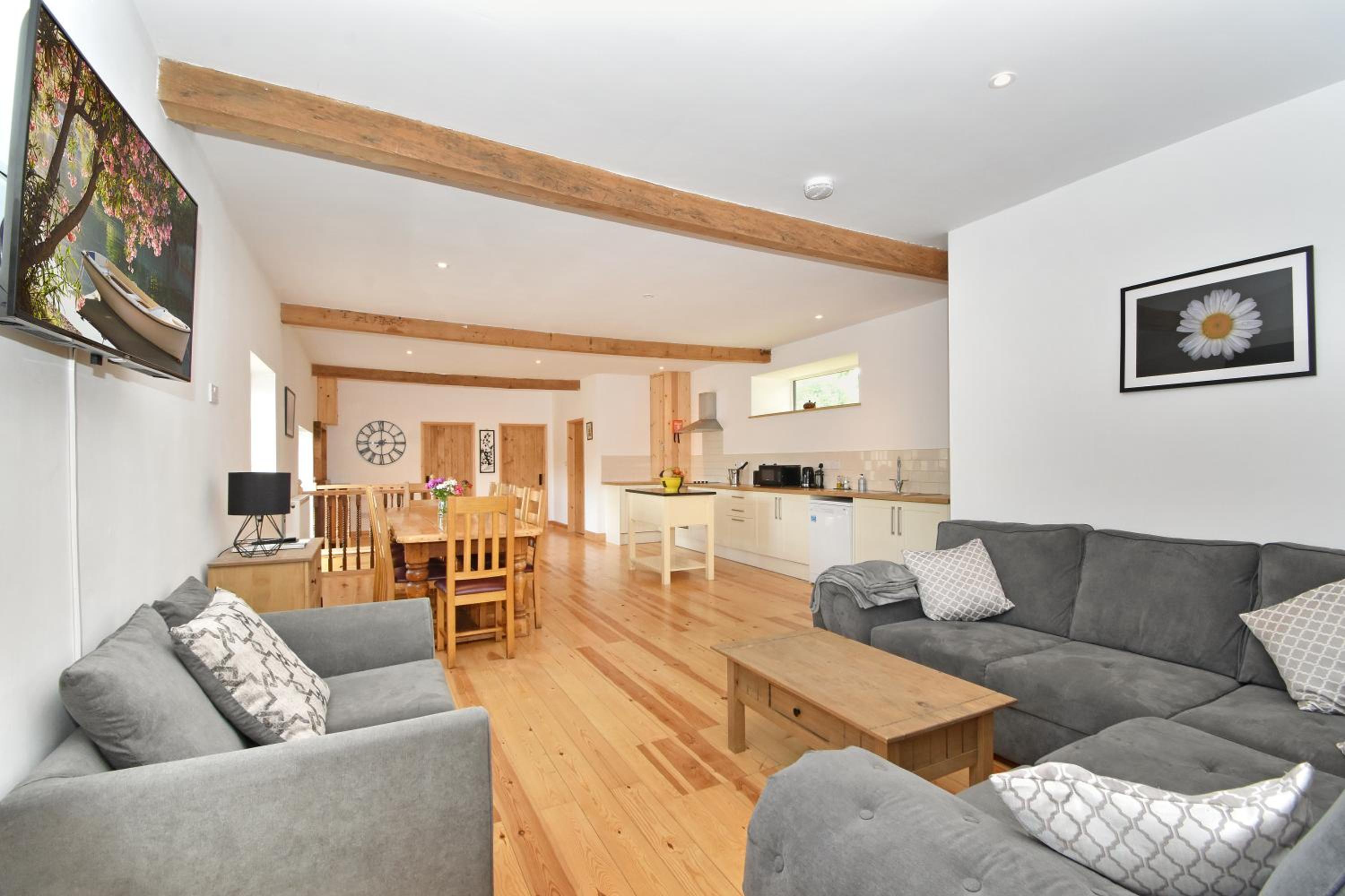 5 Bed Barn Conversion - with private hot tub view 3