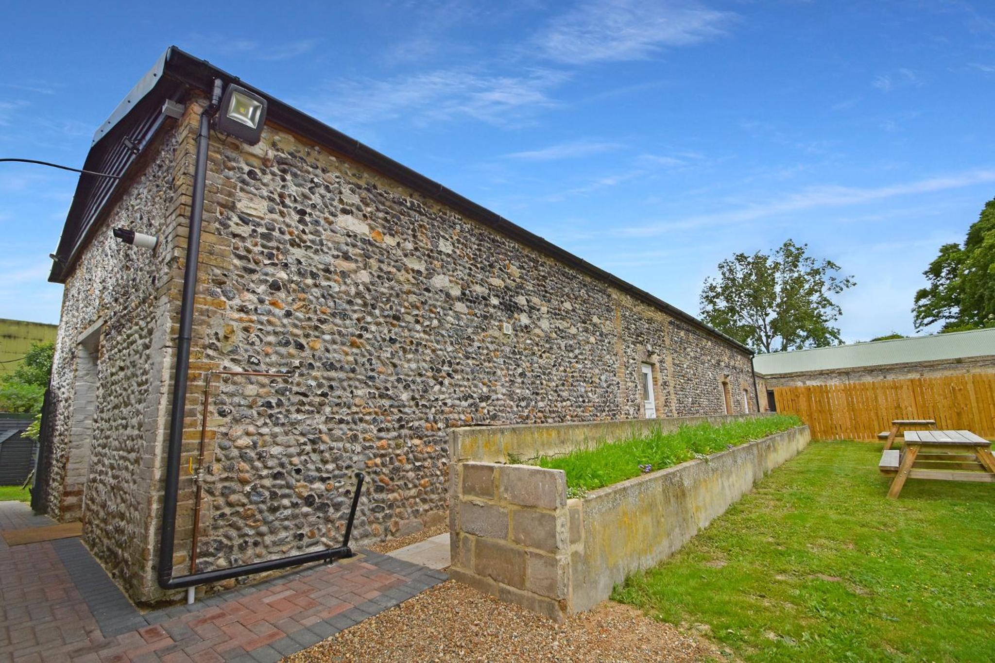 Hotel The Flint Barn At Quex Park Estate