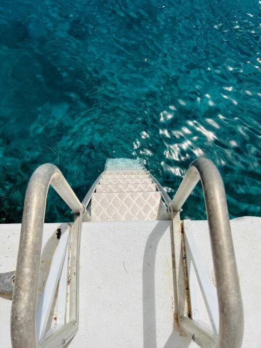 Yemaya Villa Curaçao Unique-Oceanfront-Private stairway to sea!