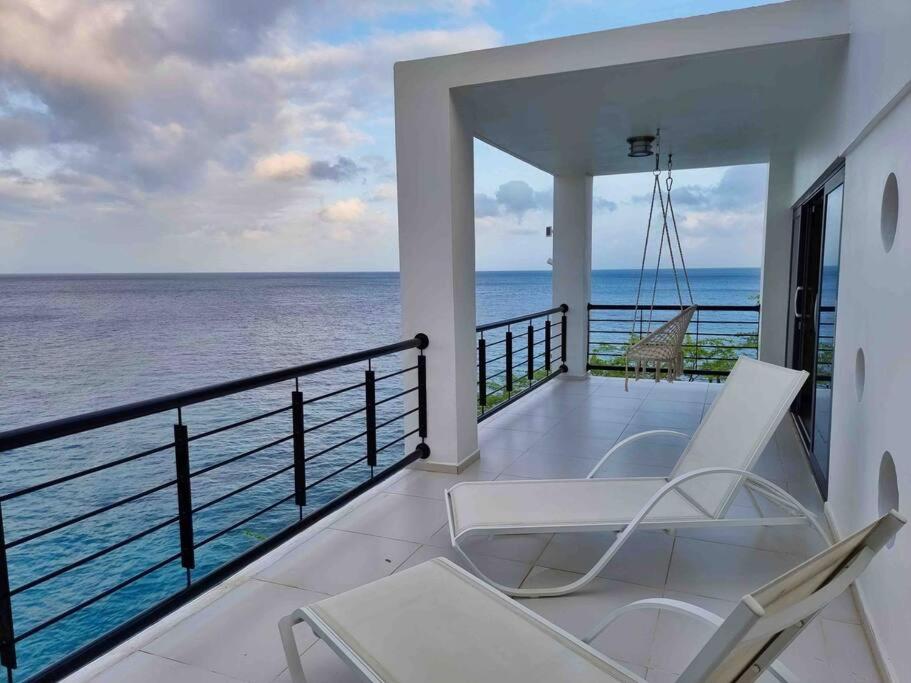 Yemaya Villa Curaçao Unique-Oceanfront-Private stairway to sea!