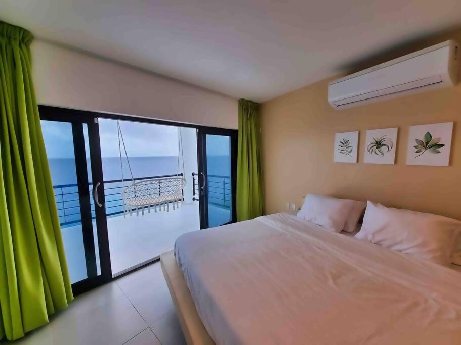 Yemaya Villa Curaçao Unique-Oceanfront-Private stairway to sea!