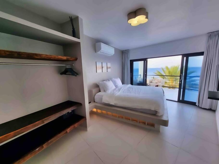 Yemaya Villa Curaçao Unique-Oceanfront-Private stairway to sea!