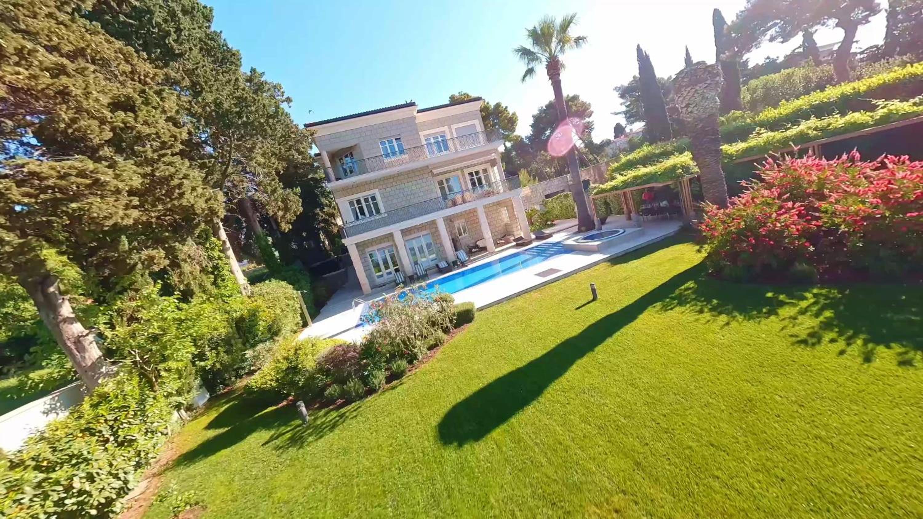 Villa Diocletian view 2