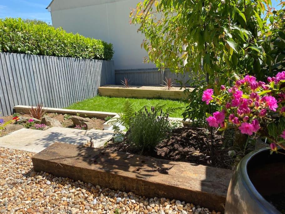 Stylish 3 bed home with allocated parking for 2 view 3