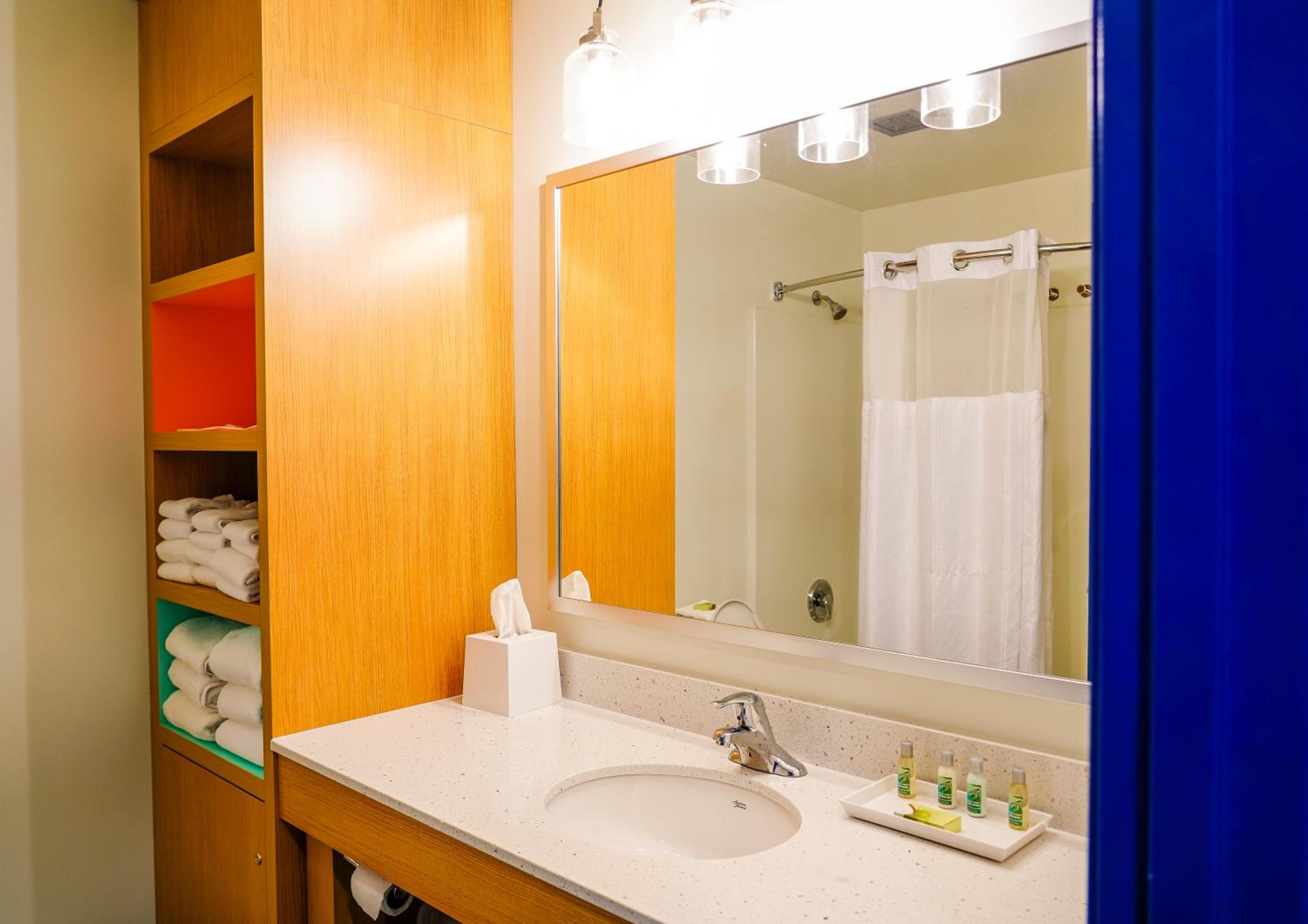 Sandusky Vacations - Castaway Bay by Cedar Point Resorts - Property Image 59