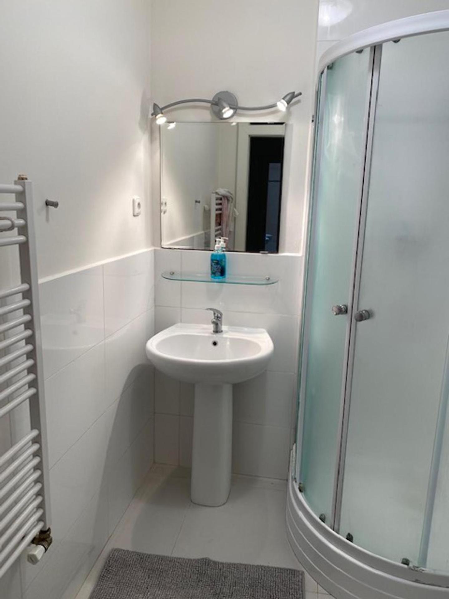 3 Bed Flat - Sleeps 10 - Pets - Smoking on terrace