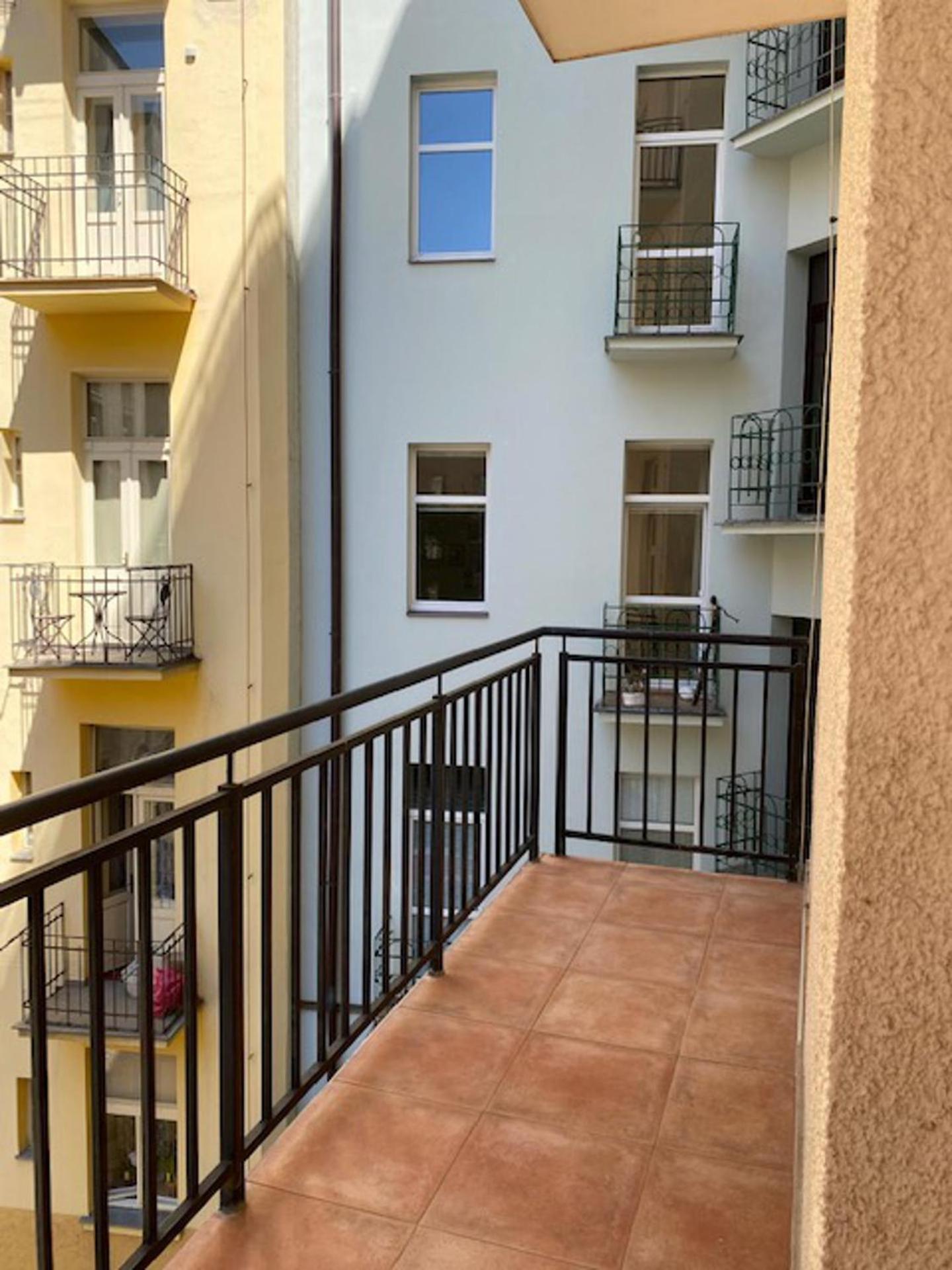 3 Bed Flat - Sleeps 10 - Pets - Smoking on terrace