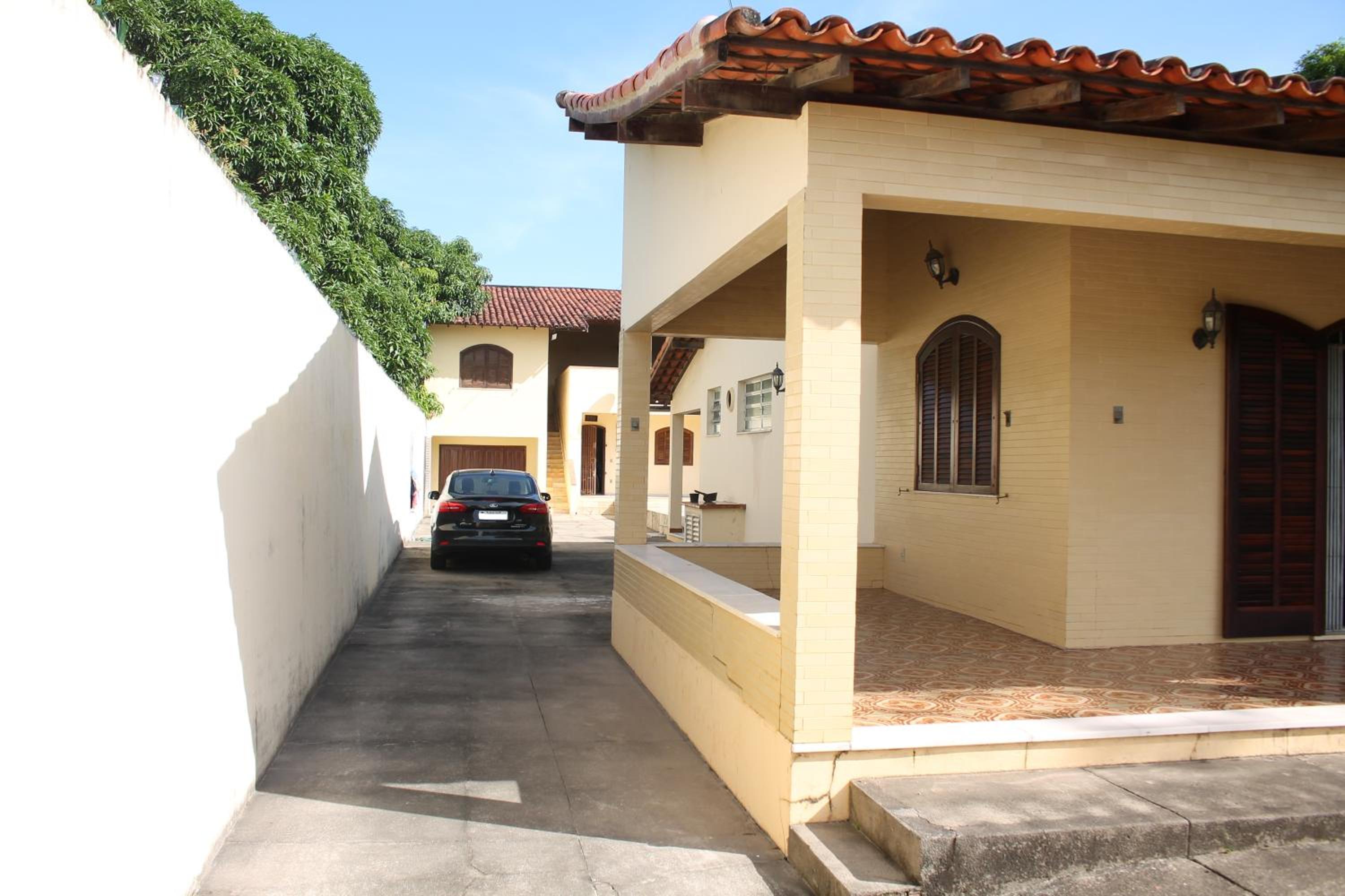 Casa muito espaçosa privativa com Piscina, Churrasqueira e área gourmet
