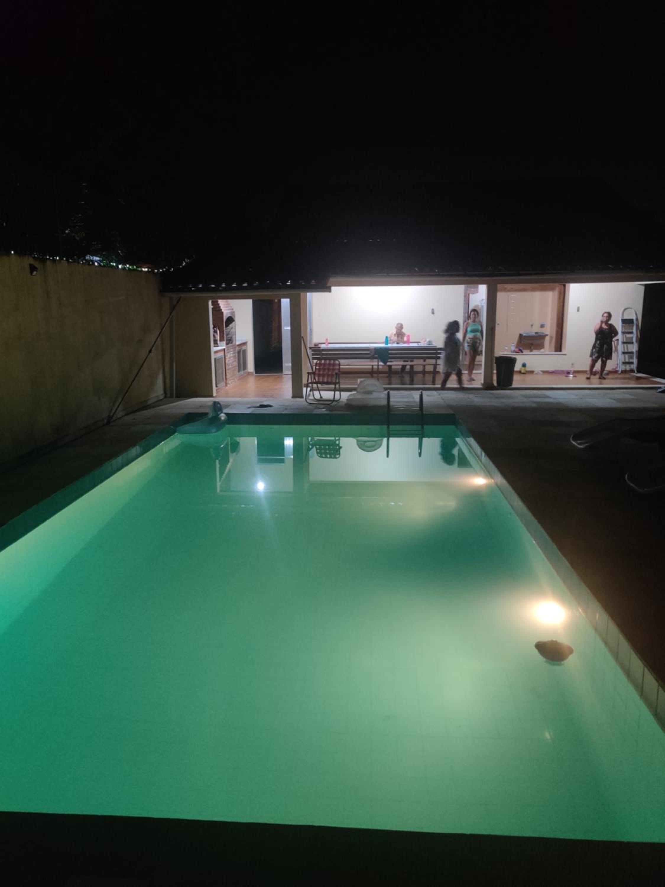 Casa muito espaçosa privativa com Piscina, Churrasqueira e área gourmet