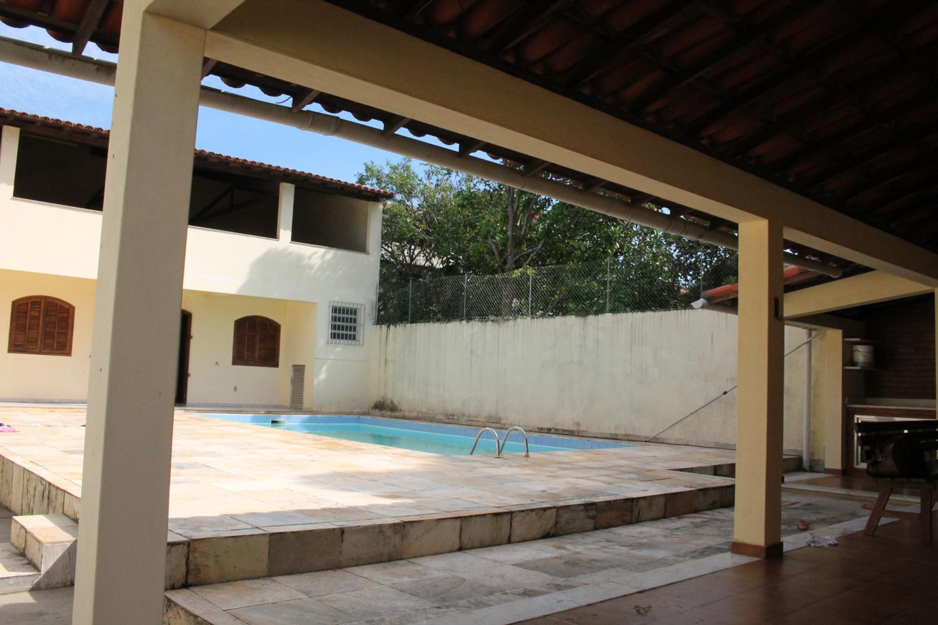 Casa muito espaçosa privativa com Piscina, Churrasqueira e área gourmet