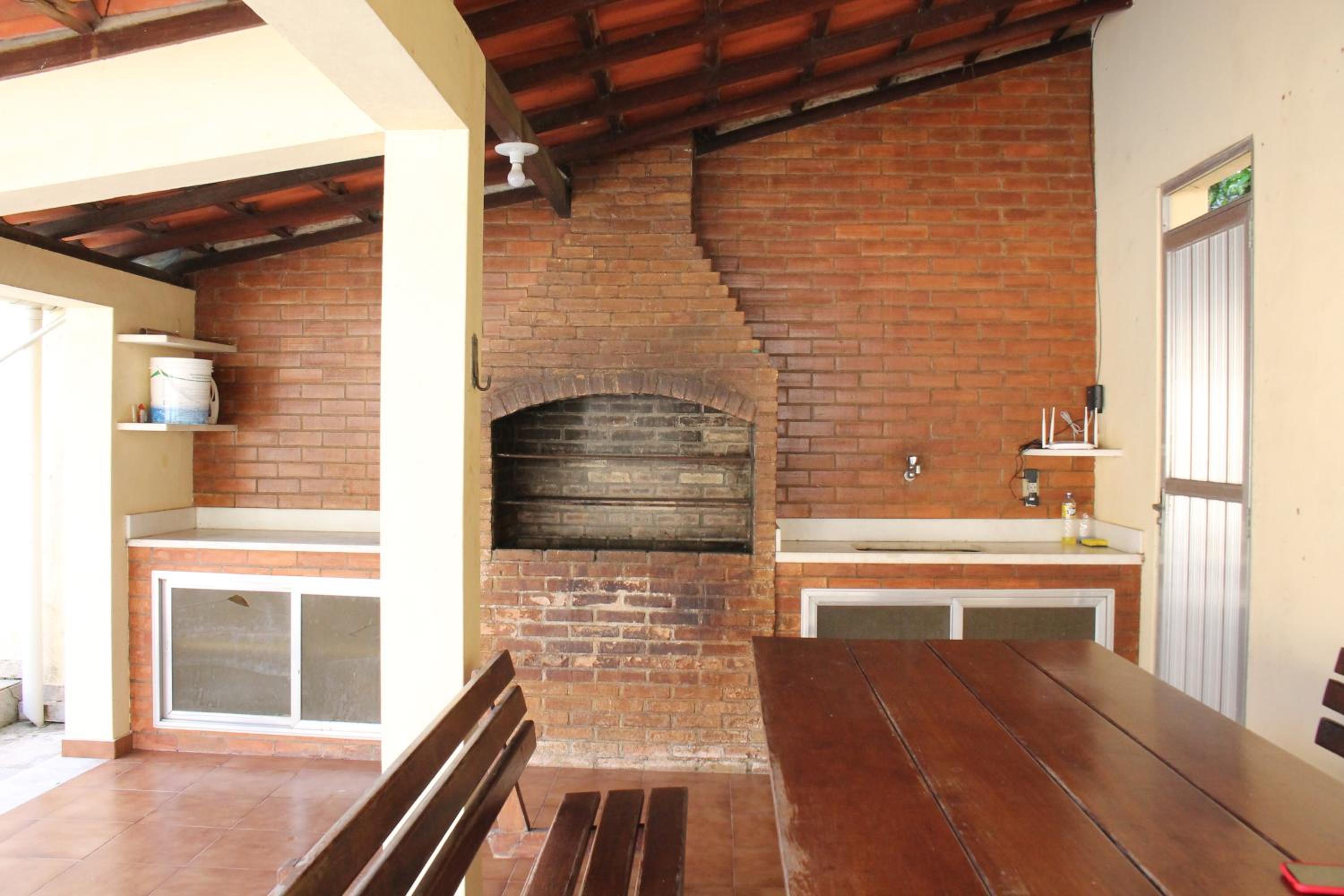 Casa muito espaçosa privativa com Piscina, Churrasqueira e área gourmet