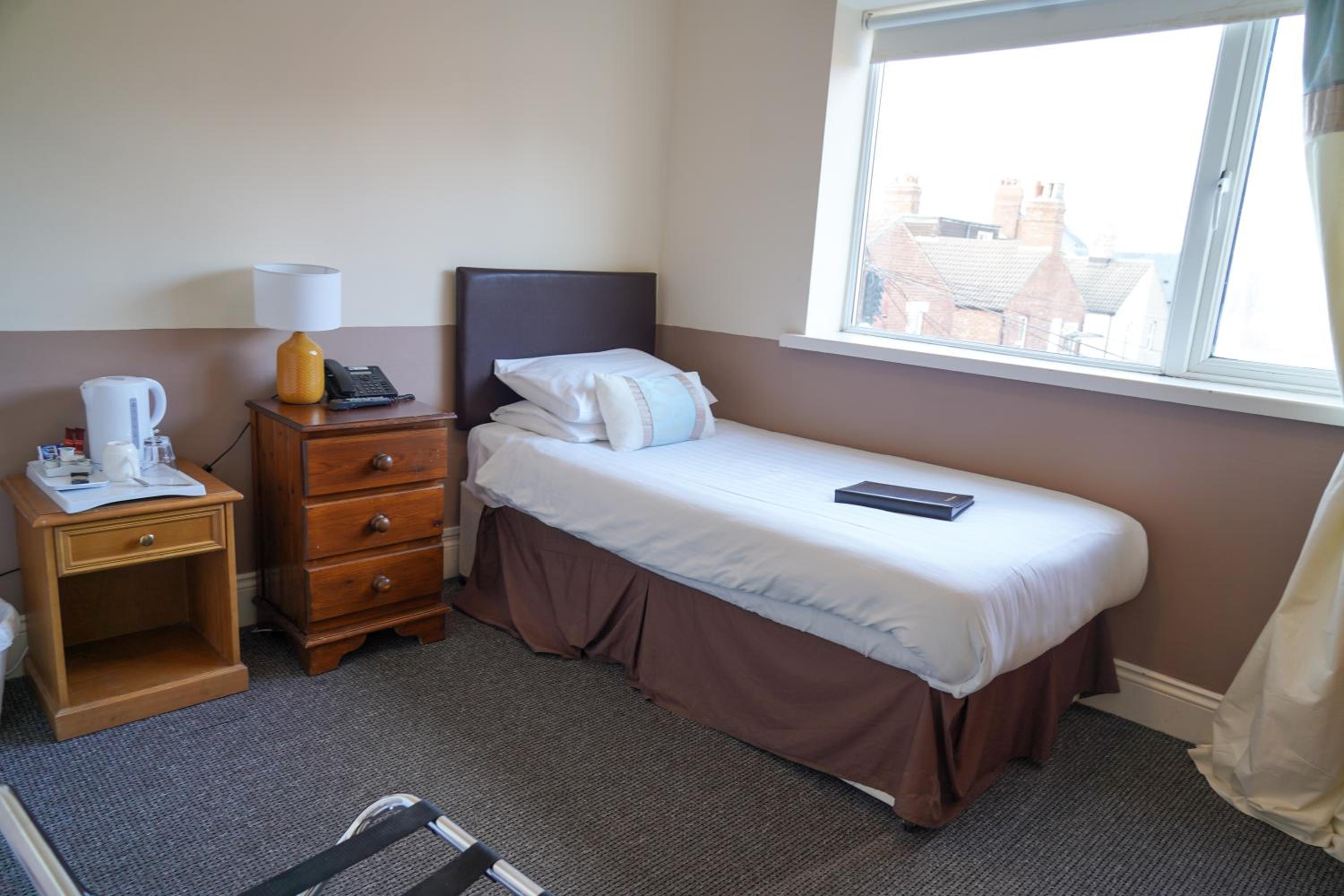 Whitley Bay Vacations - The Royal Hotel - Property Image 7