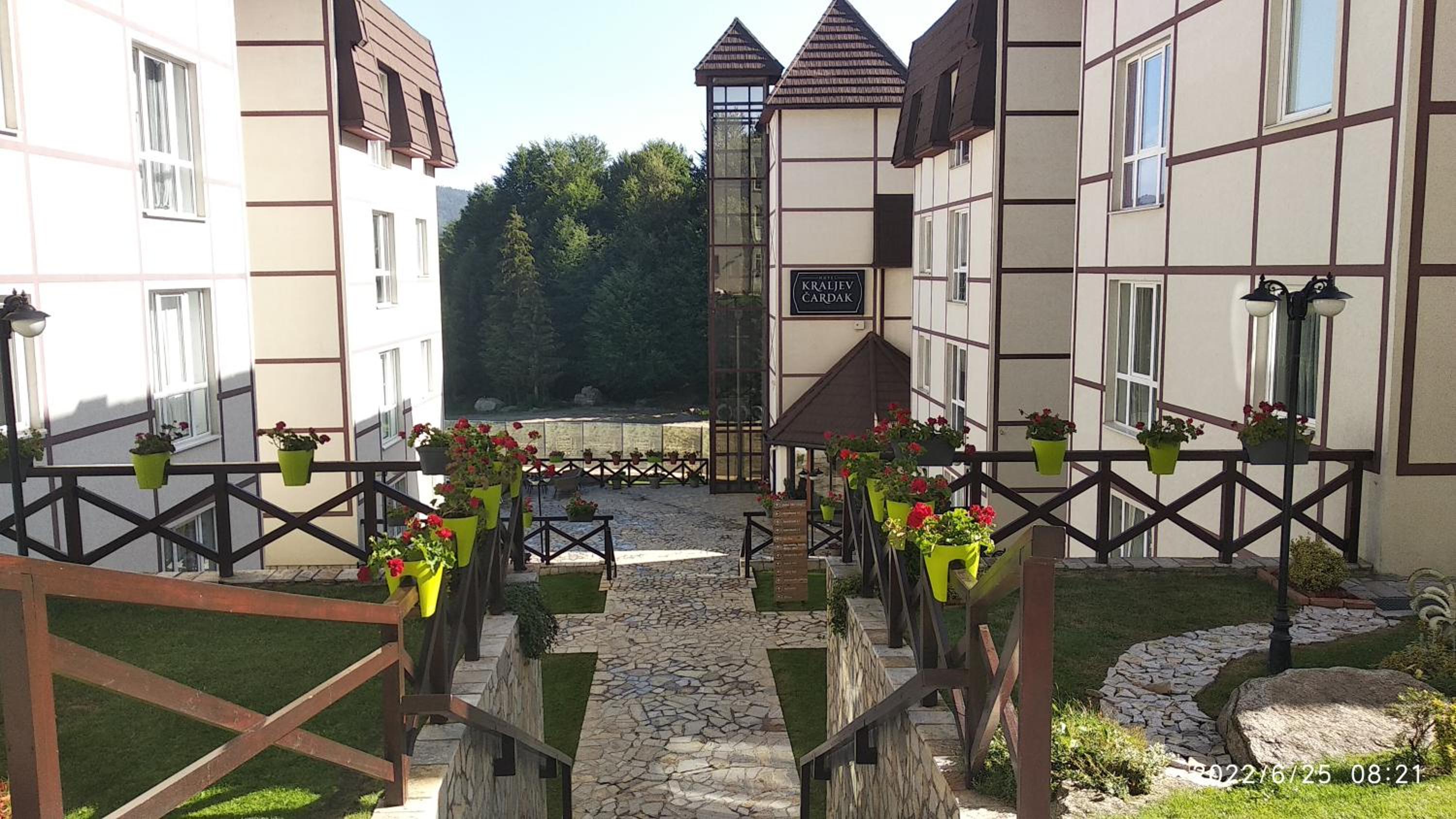 Apartman Studio Lux u Kraljevim Čardacima view 5