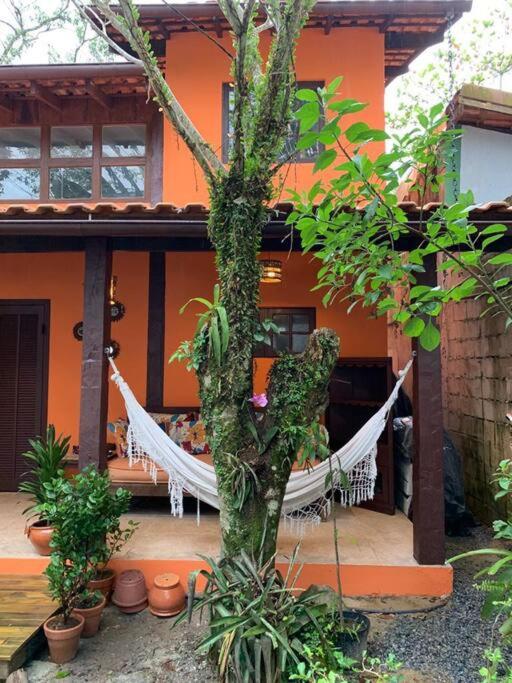 Casa charmosa em Camburi, perto da praia, com garagem-São Sebastião
