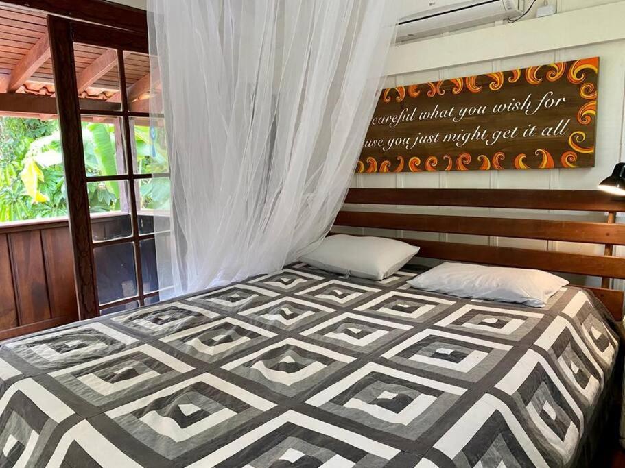 Casa charmosa em Camburi, perto da praia, com garagem-São Sebastião