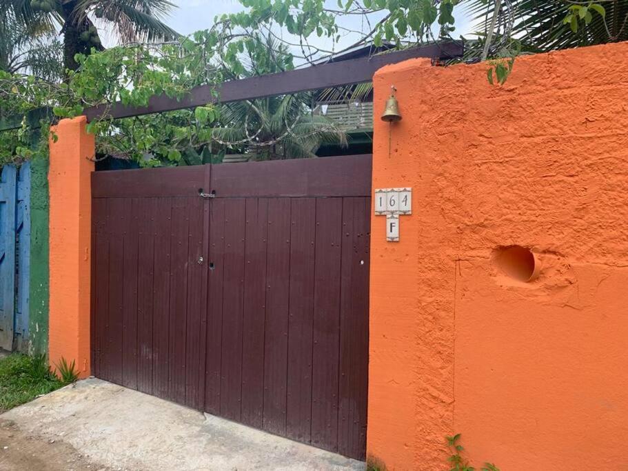 Casa charmosa em Camburi, perto da praia, com garagem-São Sebastião