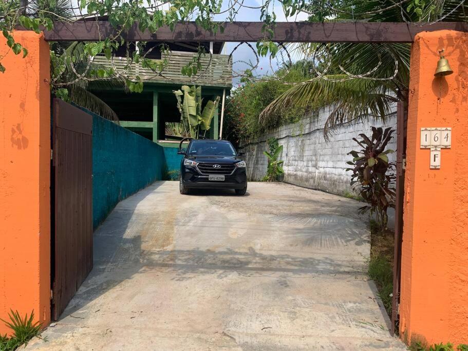 Casa charmosa em Camburi, perto da praia, com garagem-São Sebastião