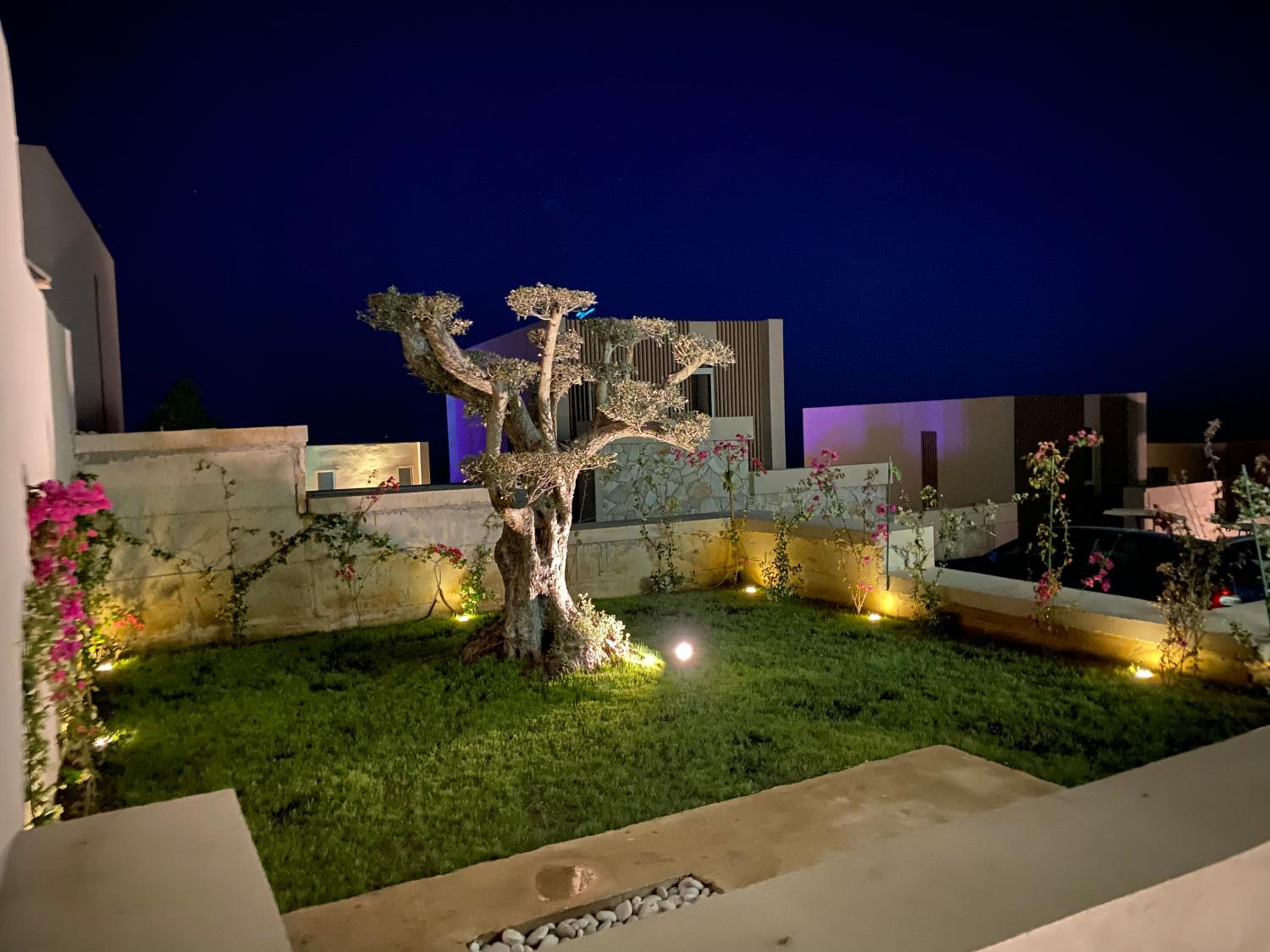 Seaclusion Villa Palase - Heated Pool & Jacuzzi