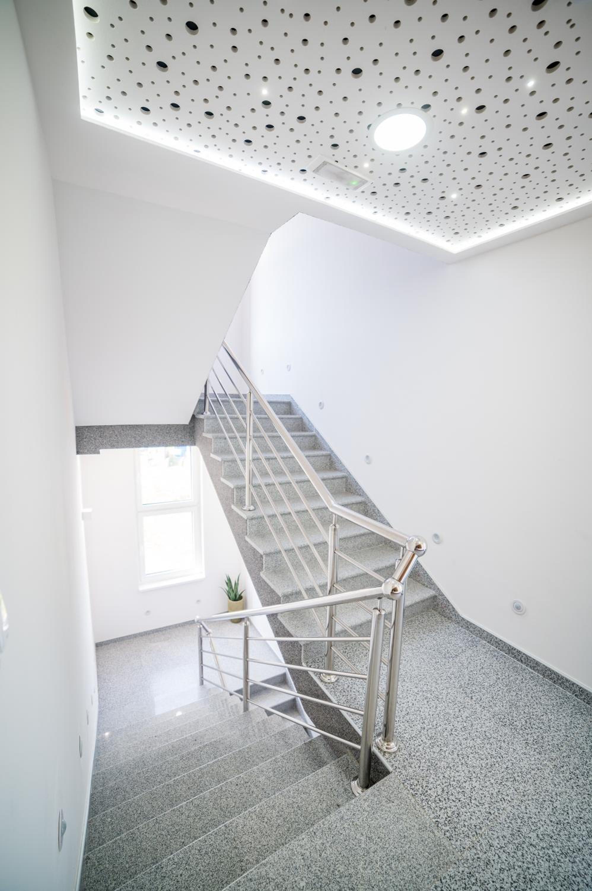 San-Mar Apartments view 4