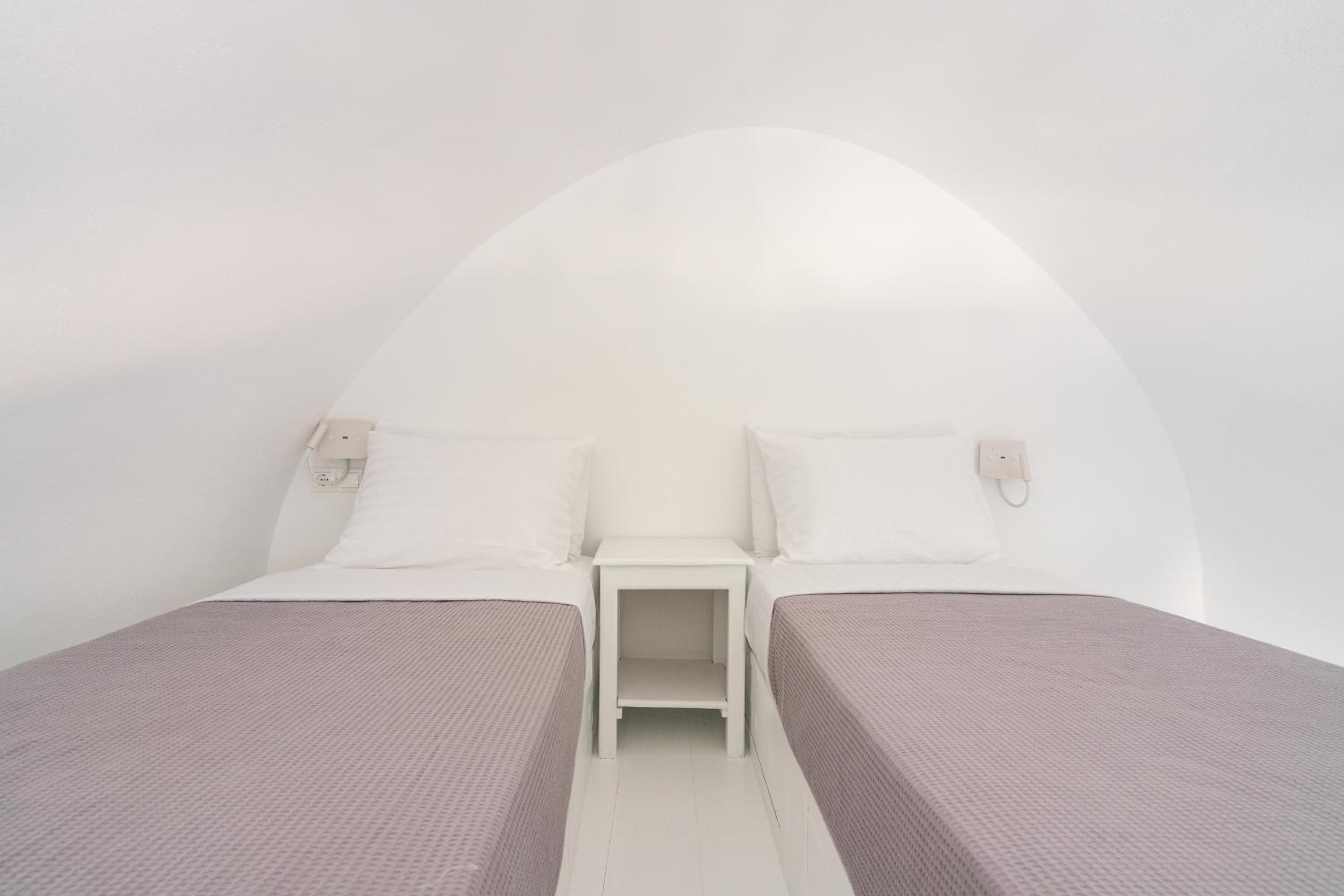 Oia Cave Loft photo 3