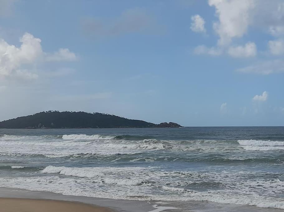 Casa no Campeche à poucos passos da praia com Split