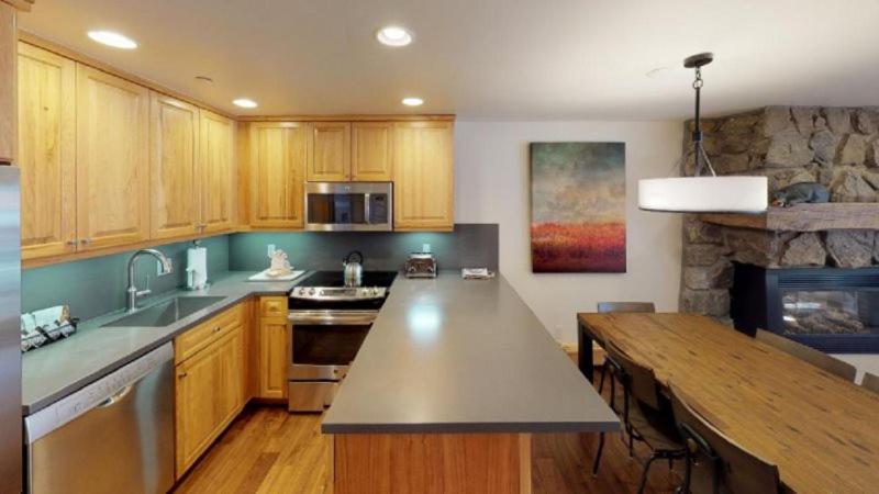 Slopeside 3 Bedroom Gold-Rated Residence At Golden Peak Steps To Vail Village view 5