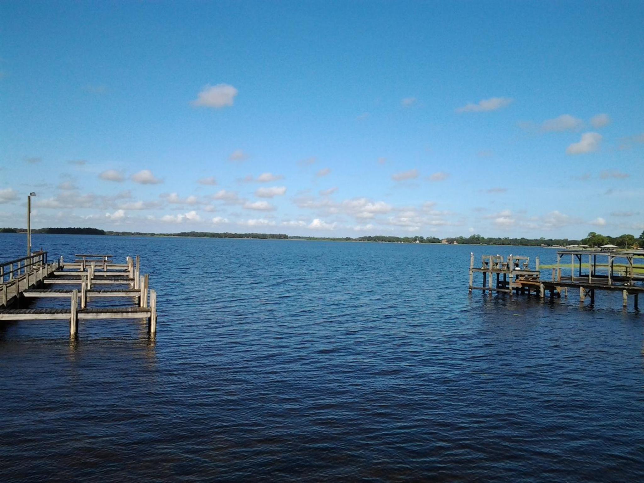 Lakeside Inn and Cafe