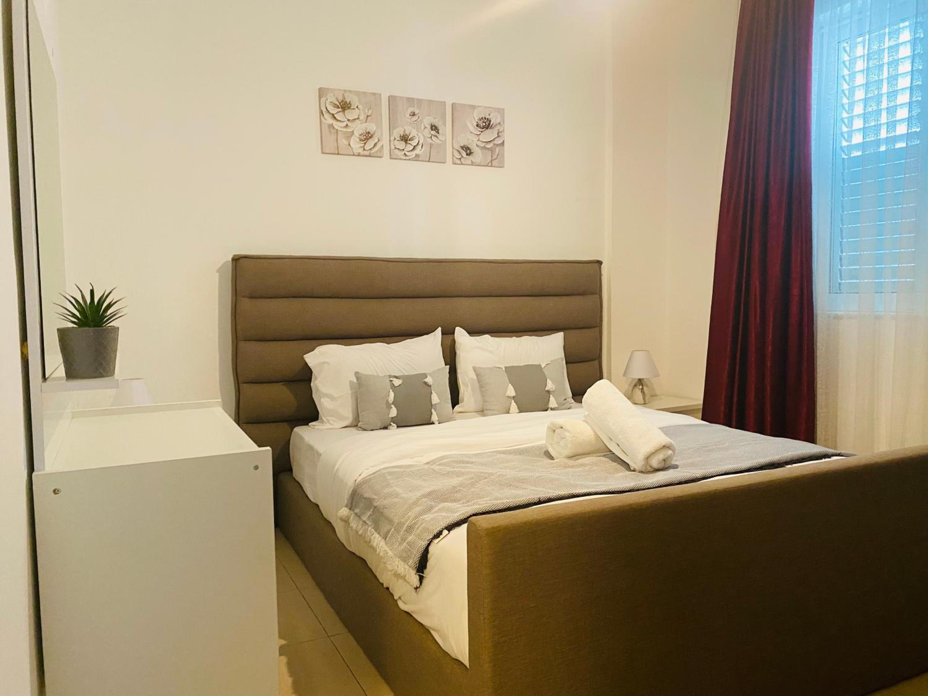 Apollo 2-BR Apt in Larnaca view 4