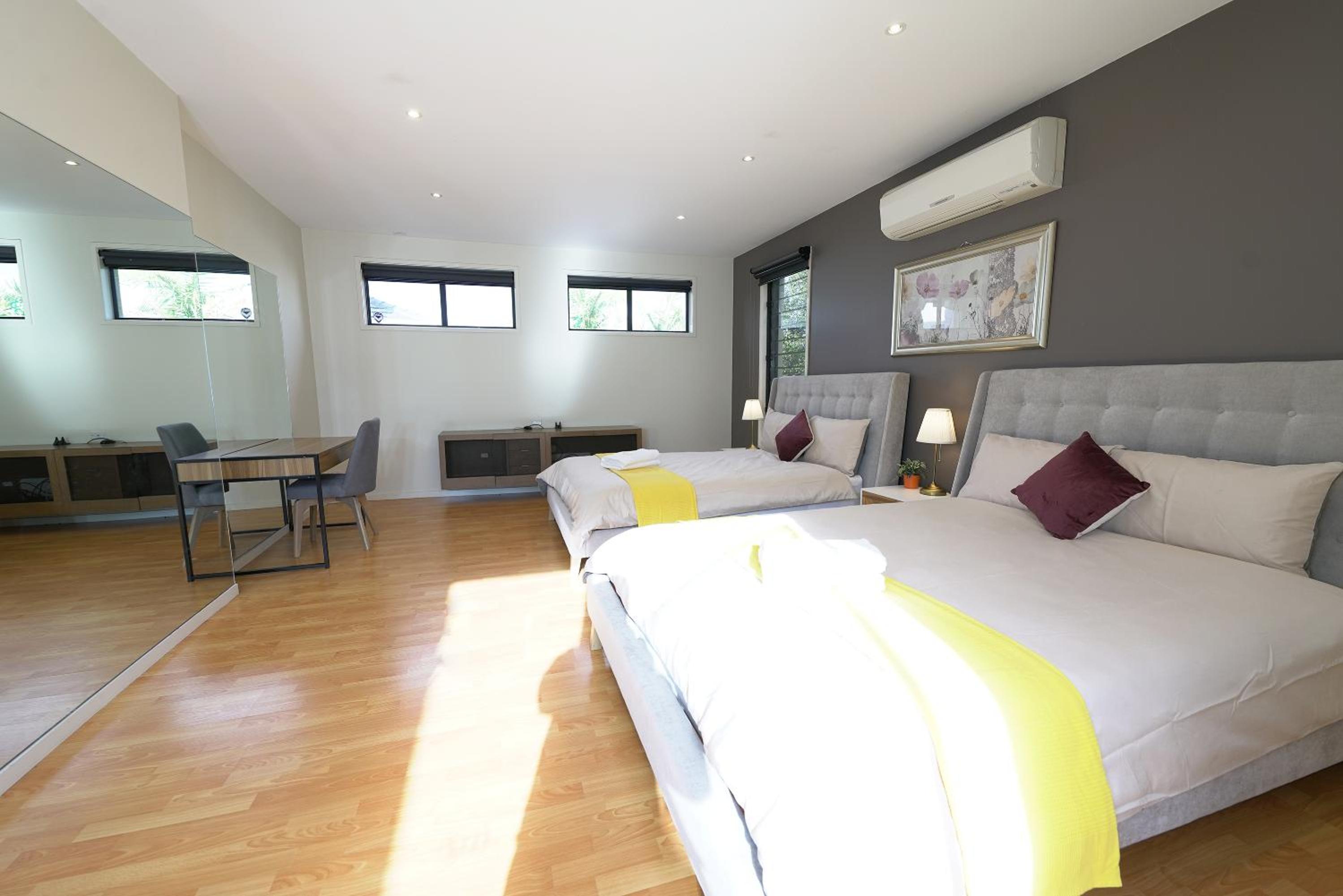 Luxury 7BRM Entire House Lakeview BlackSwans Wifi BBQ Resort