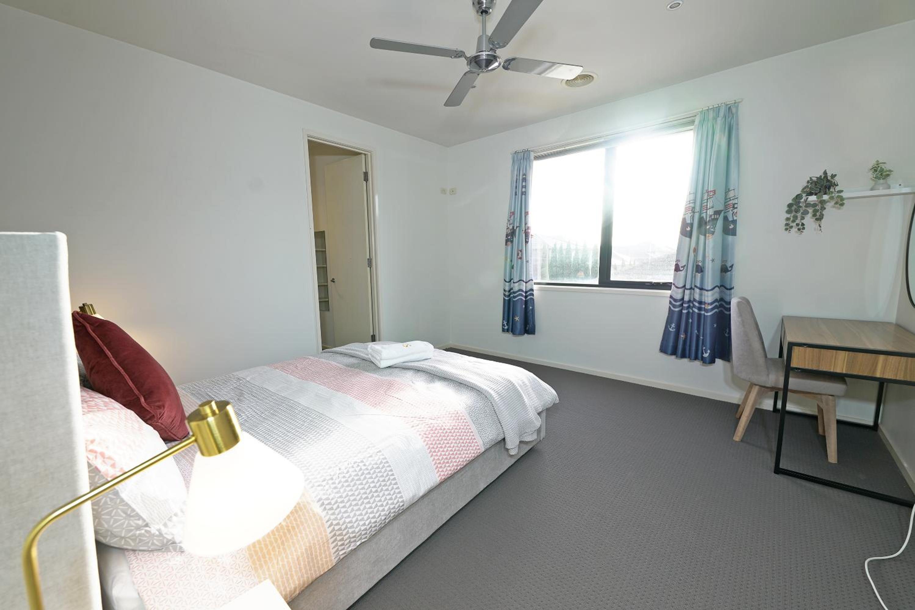 Luxury 7BRM Entire House Lakeview BlackSwans Wifi BBQ Resort