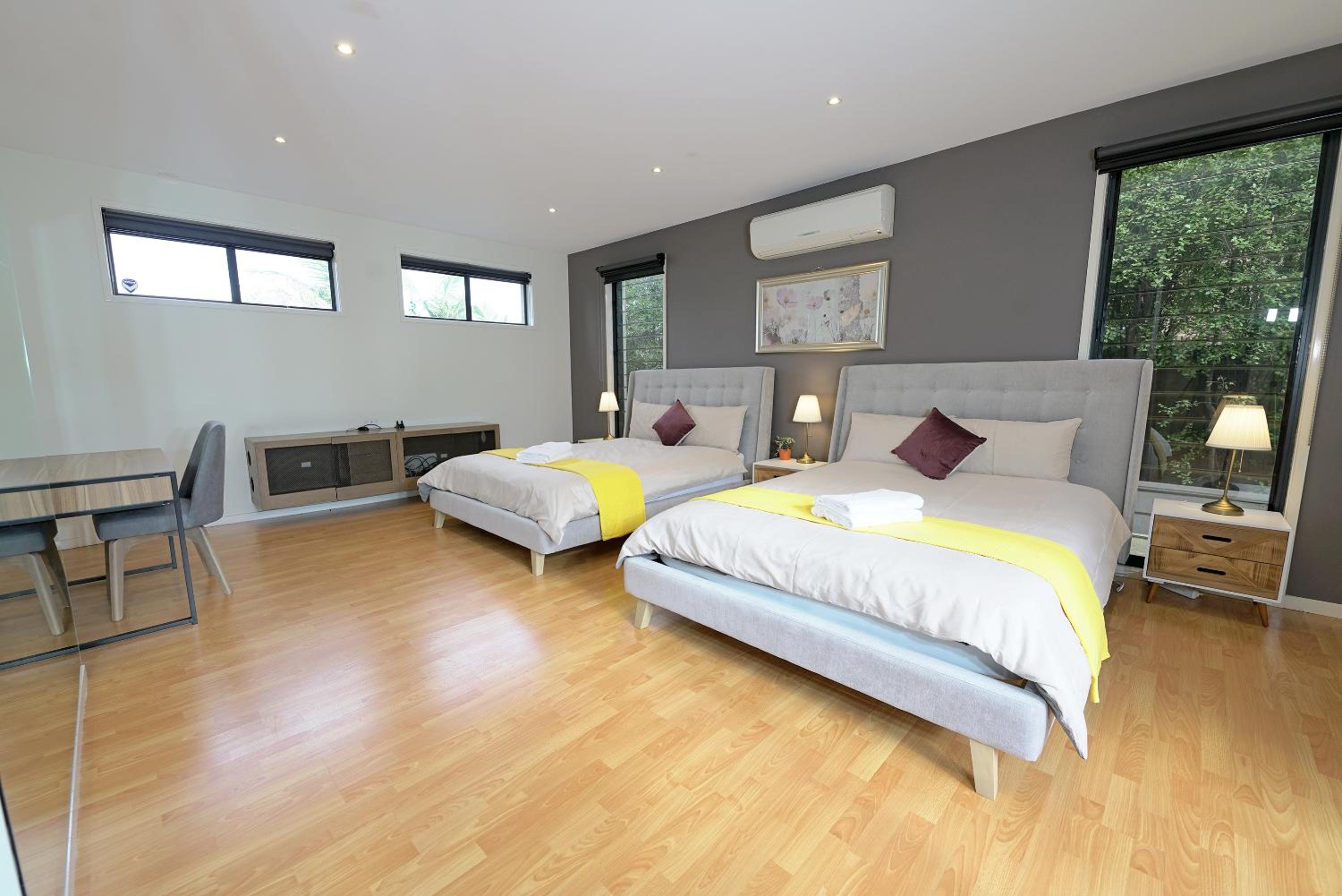 Luxury 7BRM Entire House Lakeview BlackSwans Wifi BBQ Resort