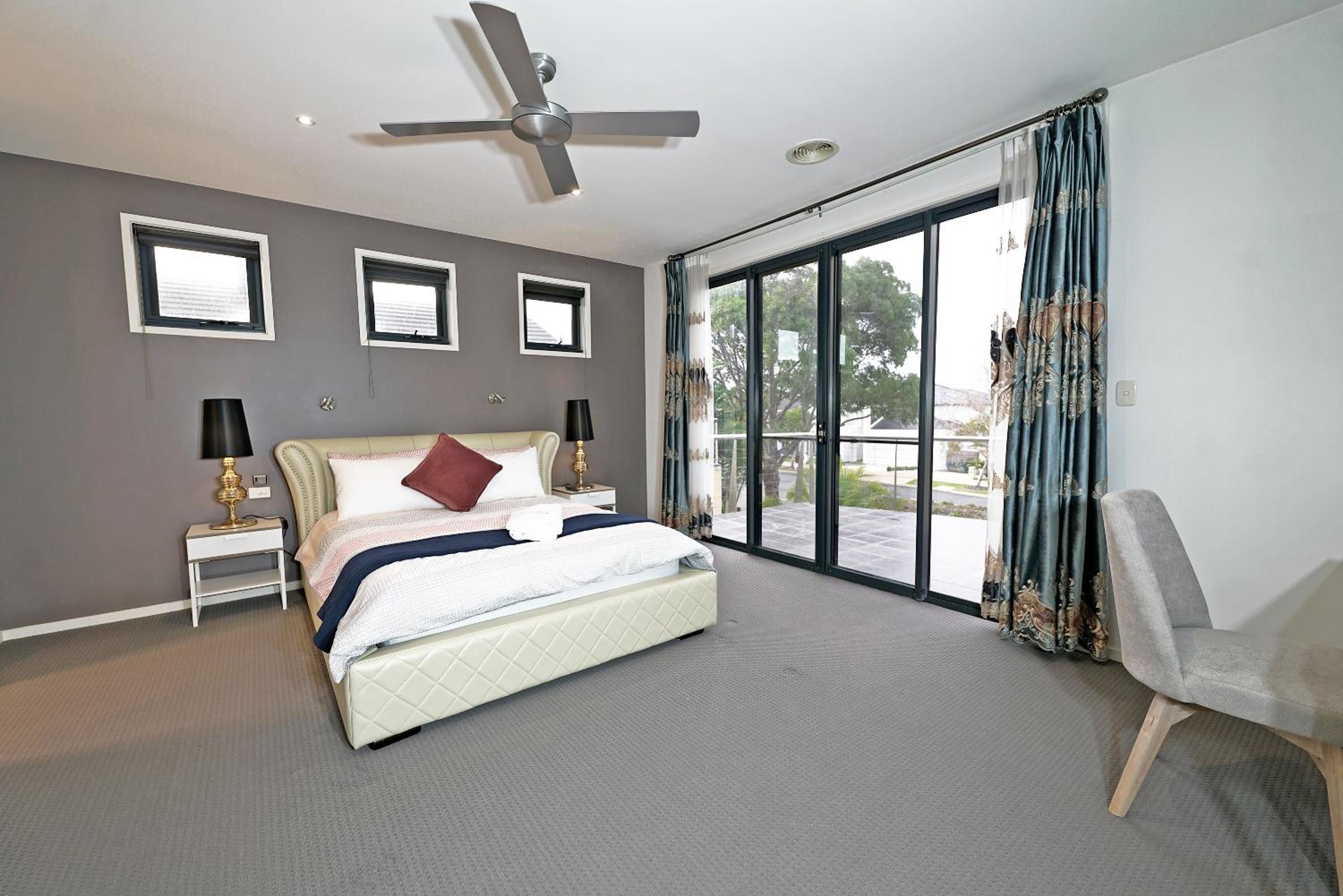 Luxury 7BRM Entire House Lakeview BlackSwans Wifi BBQ Resort