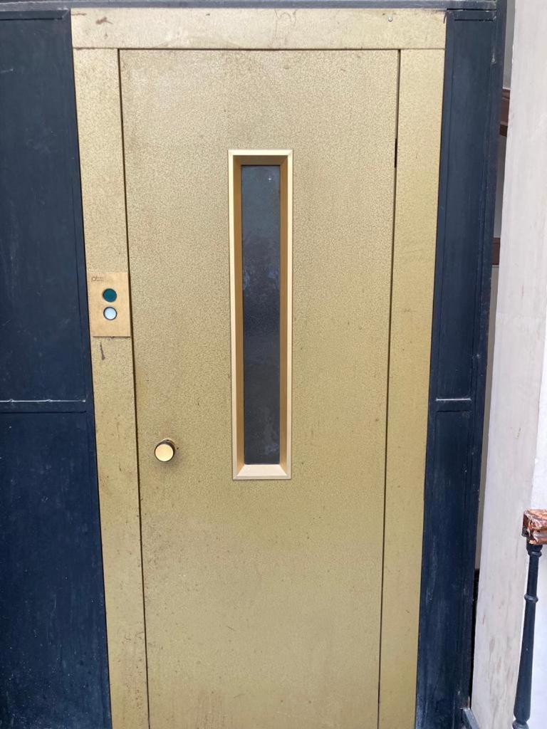 A casa di Nonna Ida, nel cuore pulsante di Napoli