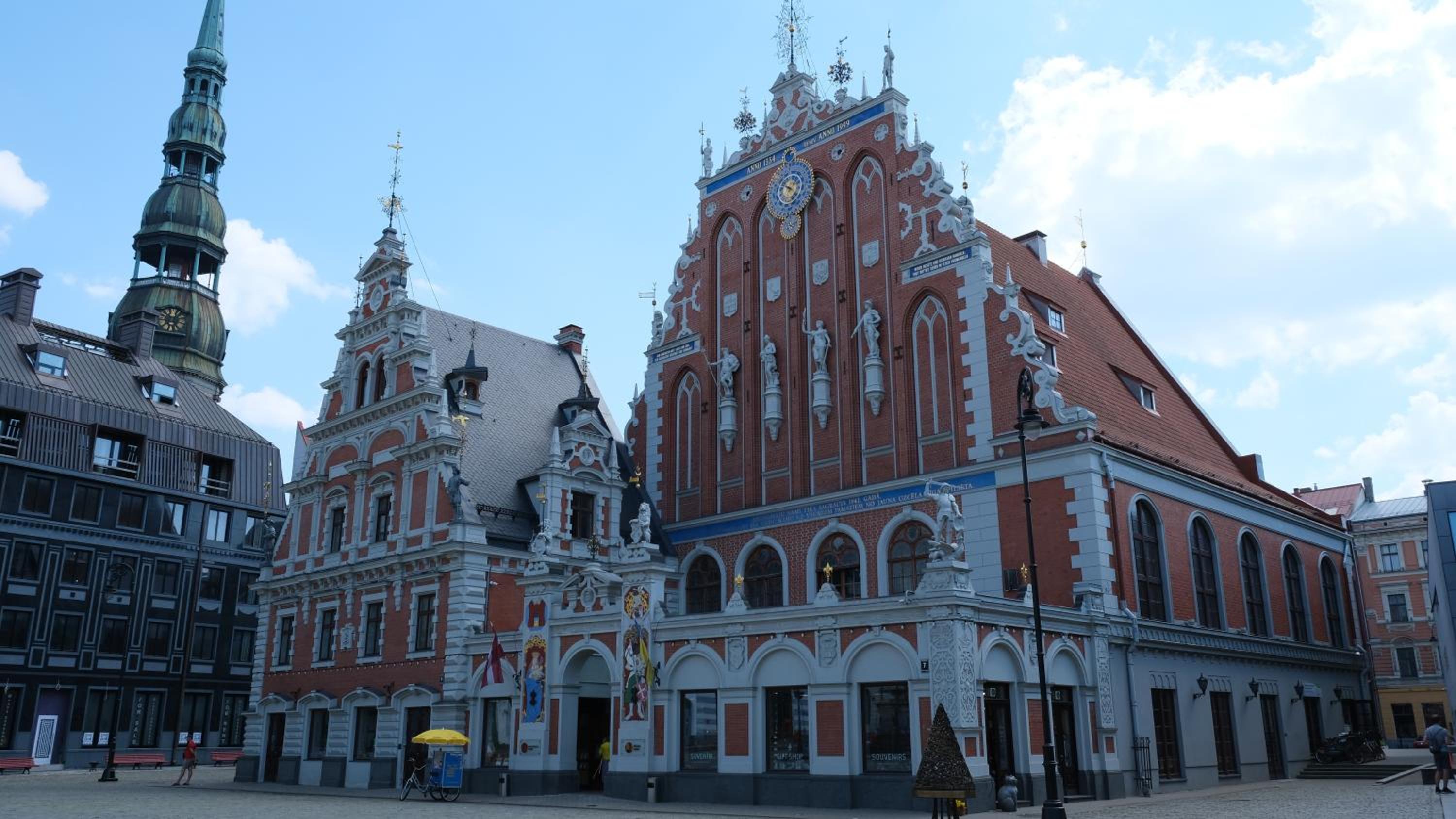 Historic apartment with Wooden floors in the Hearth of Old-town Riga view 2