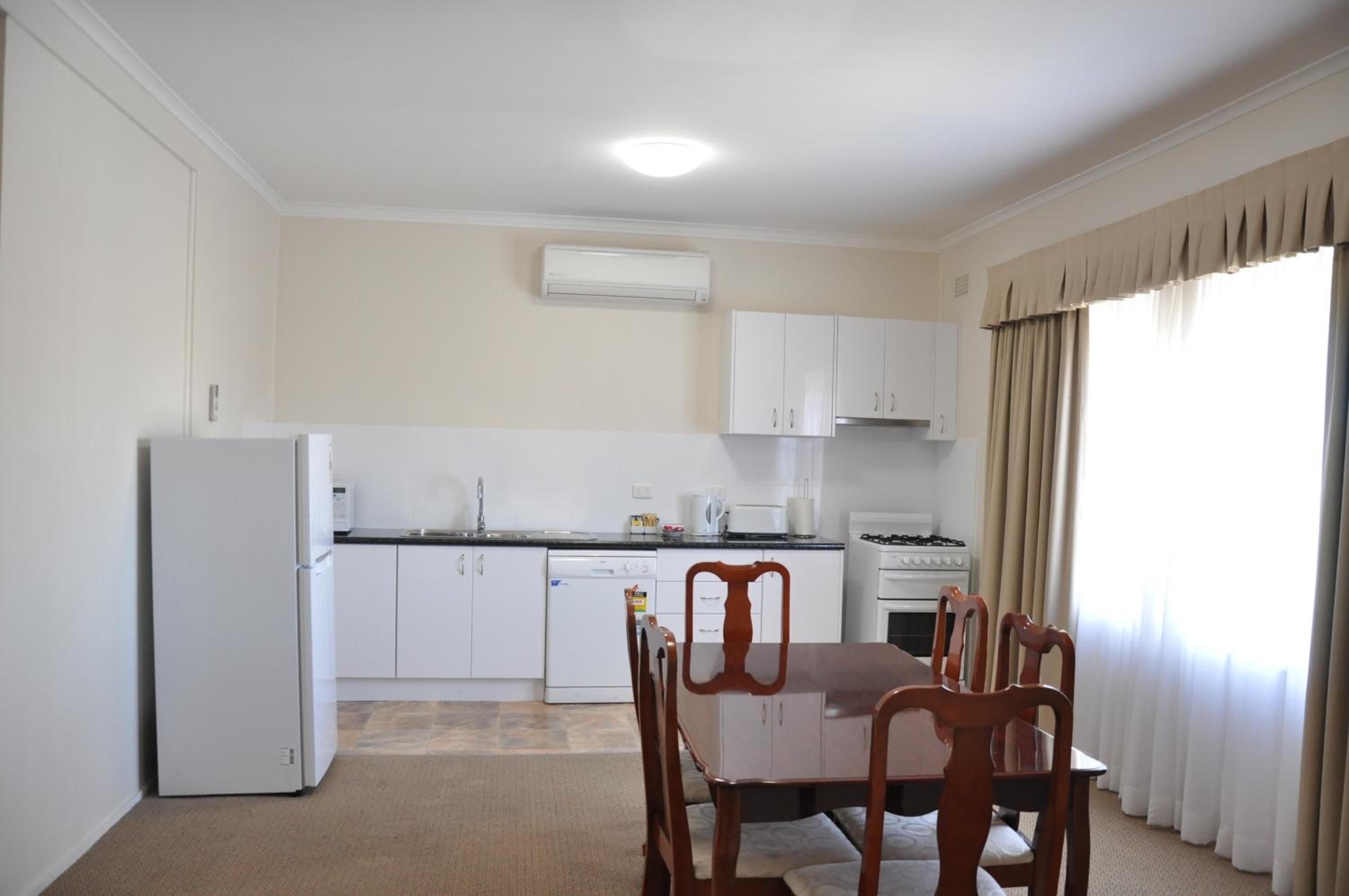 Country Lodge Motor Inn