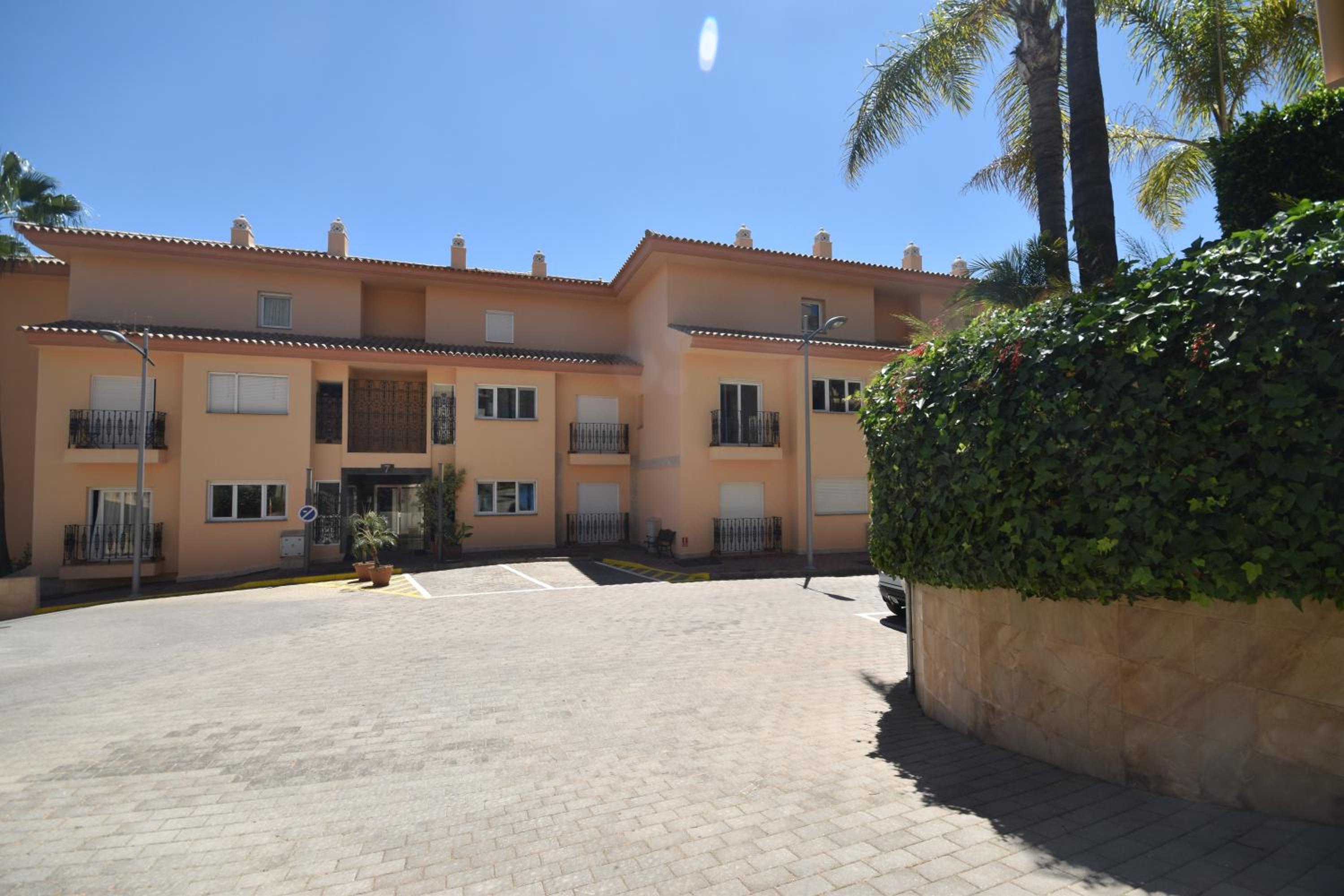 Penthouse with sea views in Nueva Andalucia photo 5