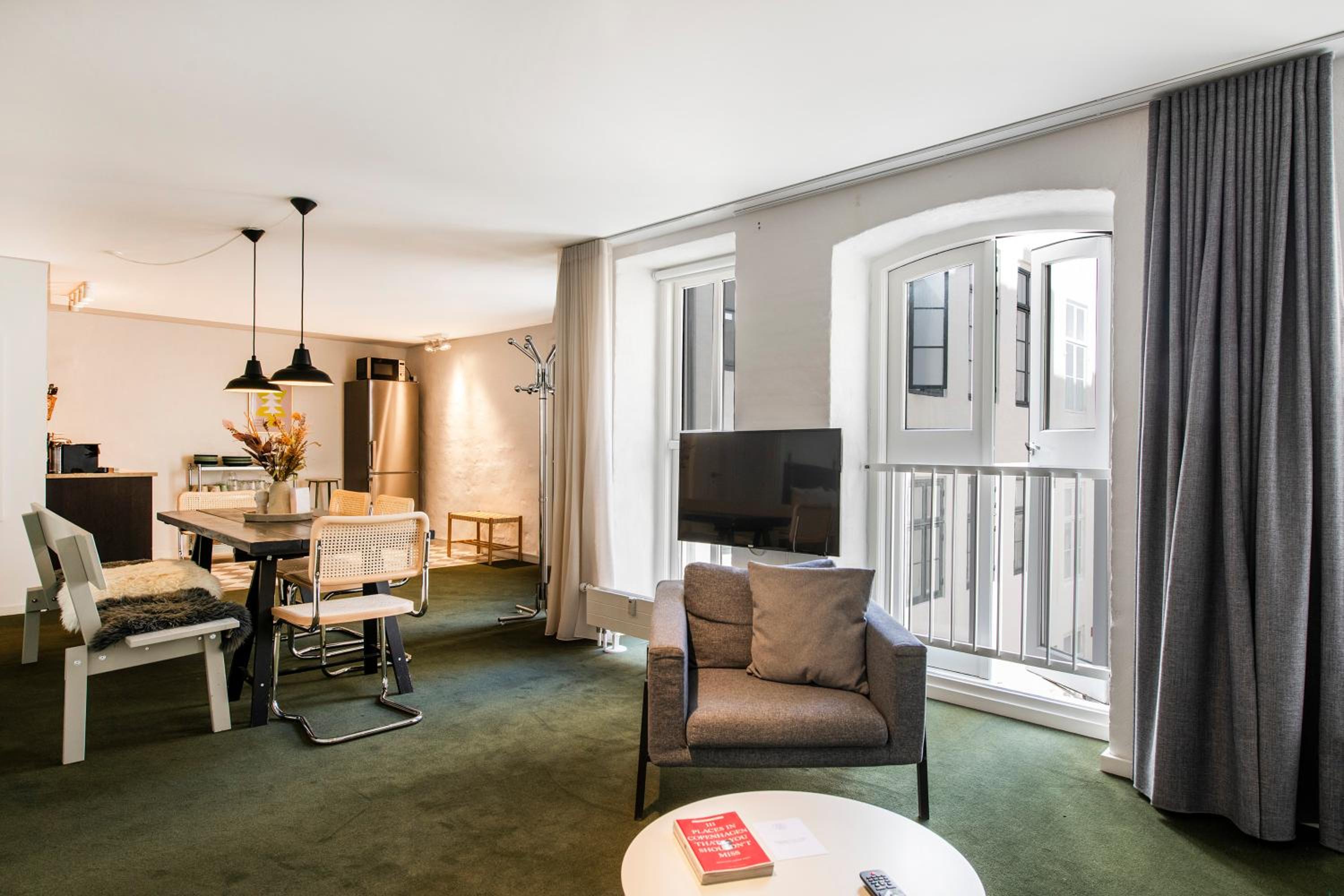 Churchill 2BR by Daniel&Jacob's