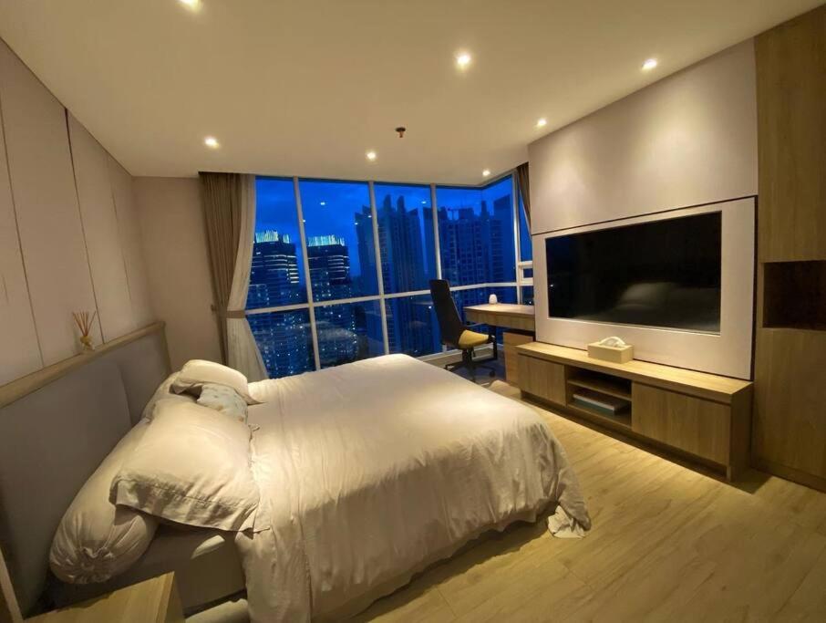3BR apt Springhill Terrace, golf view view 2