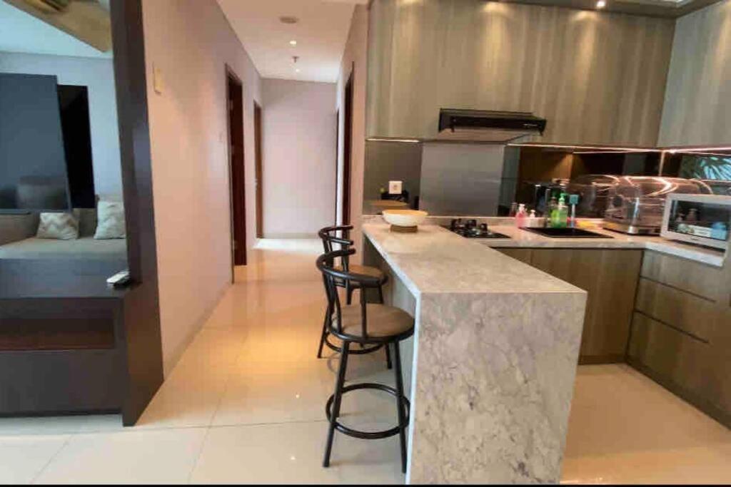 3BR apt Springhill Terrace, golf view view 5