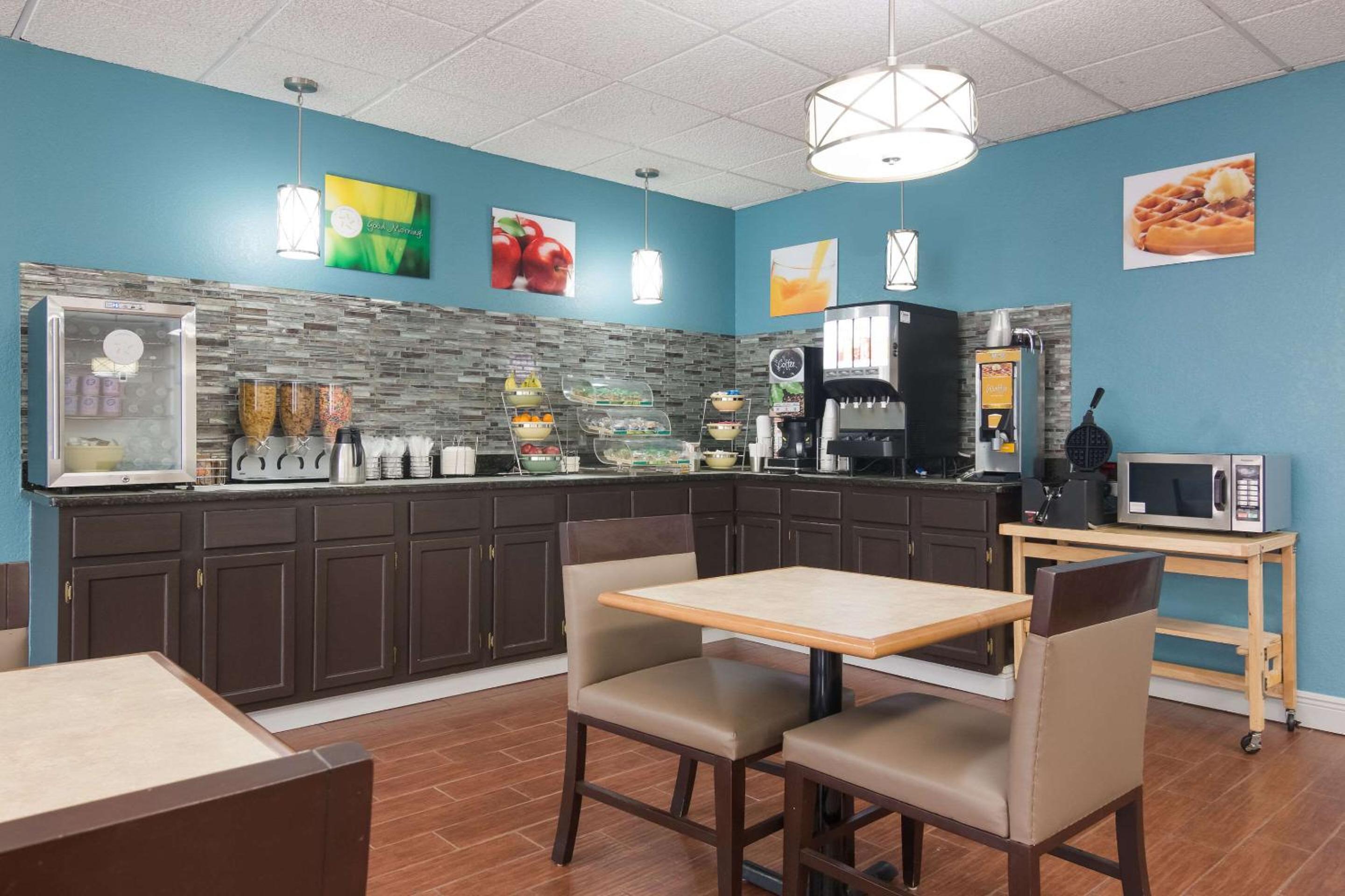 Quality Inn Magnolia