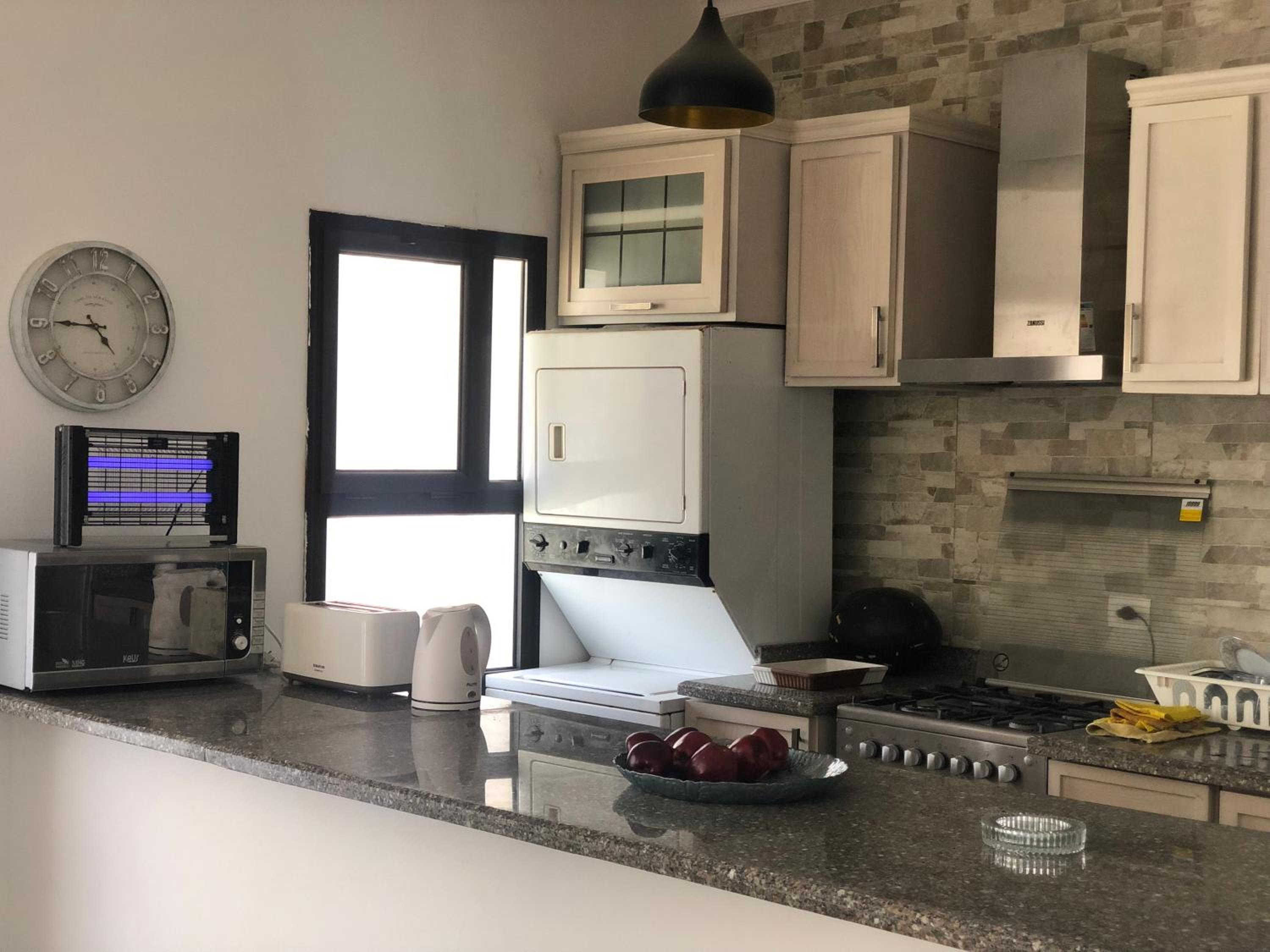 Lovely penthouse 4- bedroom directly on the lagoon