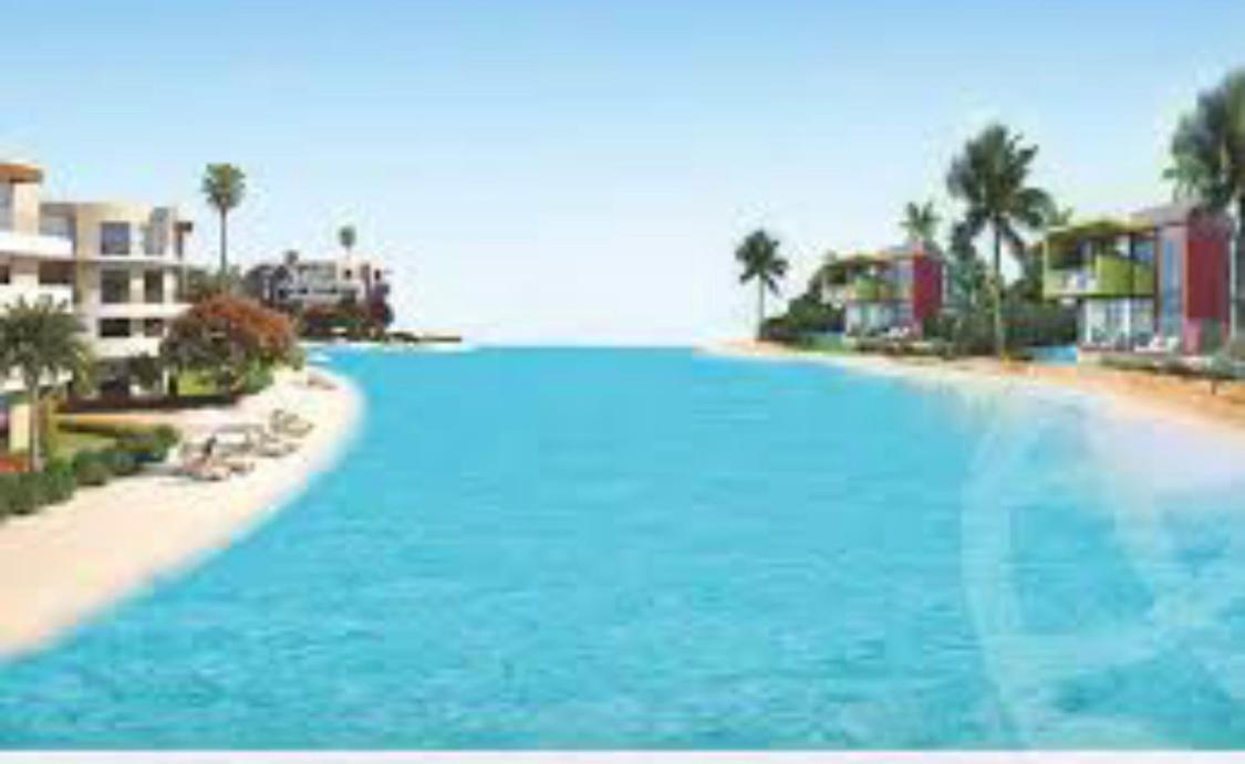 Lovely penthouse 4- bedroom directly on the lagoon