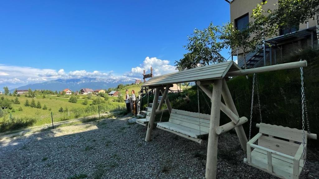 CABANA CU MESTECENI view 2