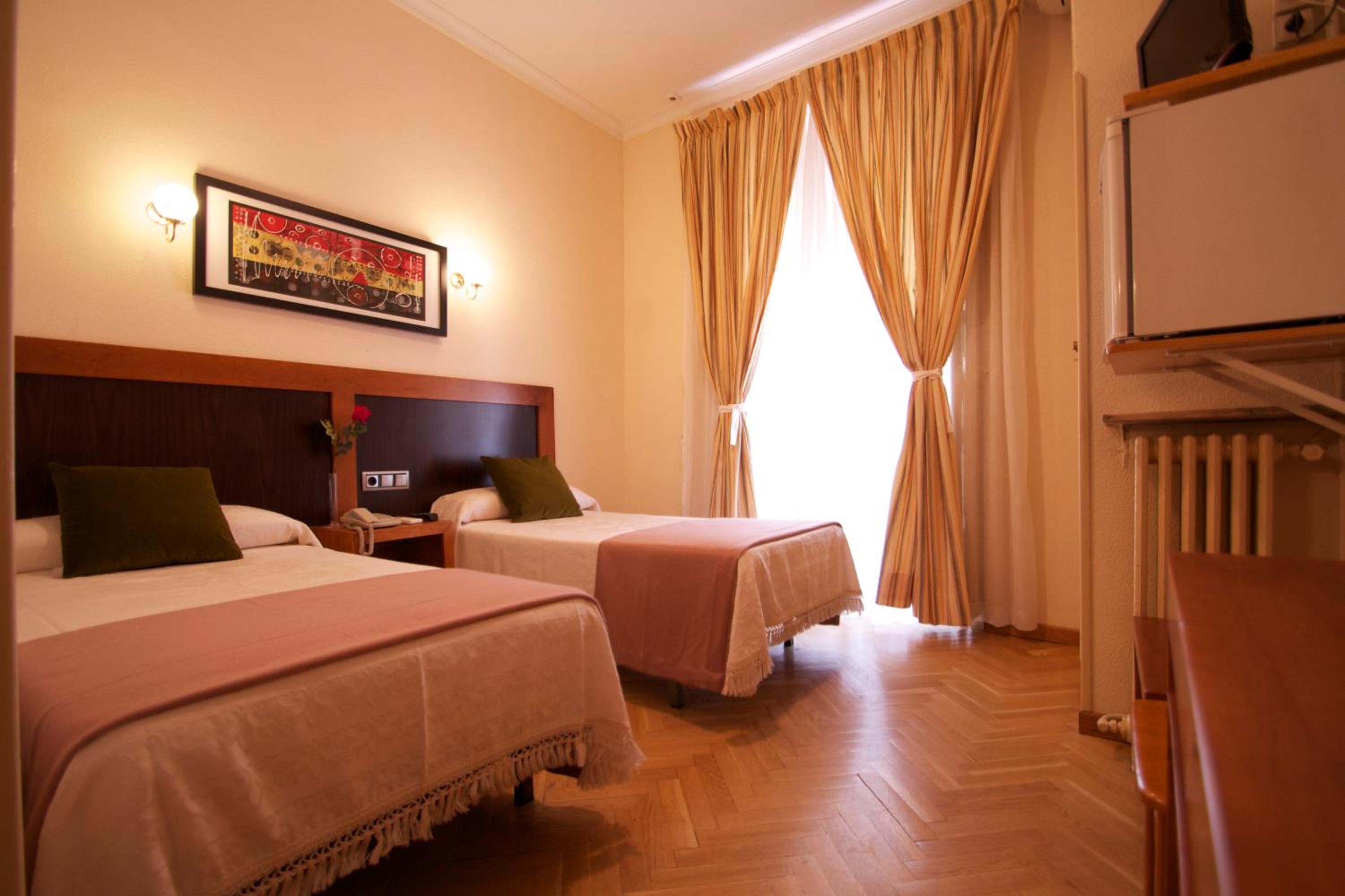 Hostal Greco Gran Vía Madrid - Image 3