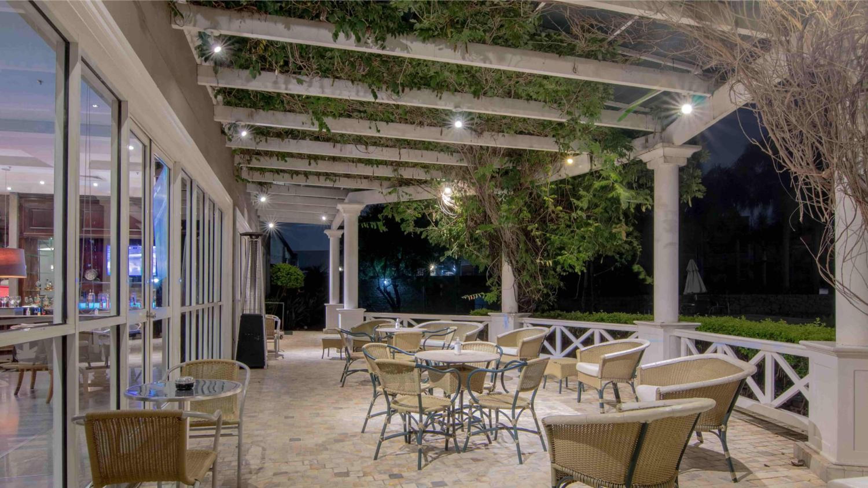 Hotel Deville Prime Porto Alegre - Image 1