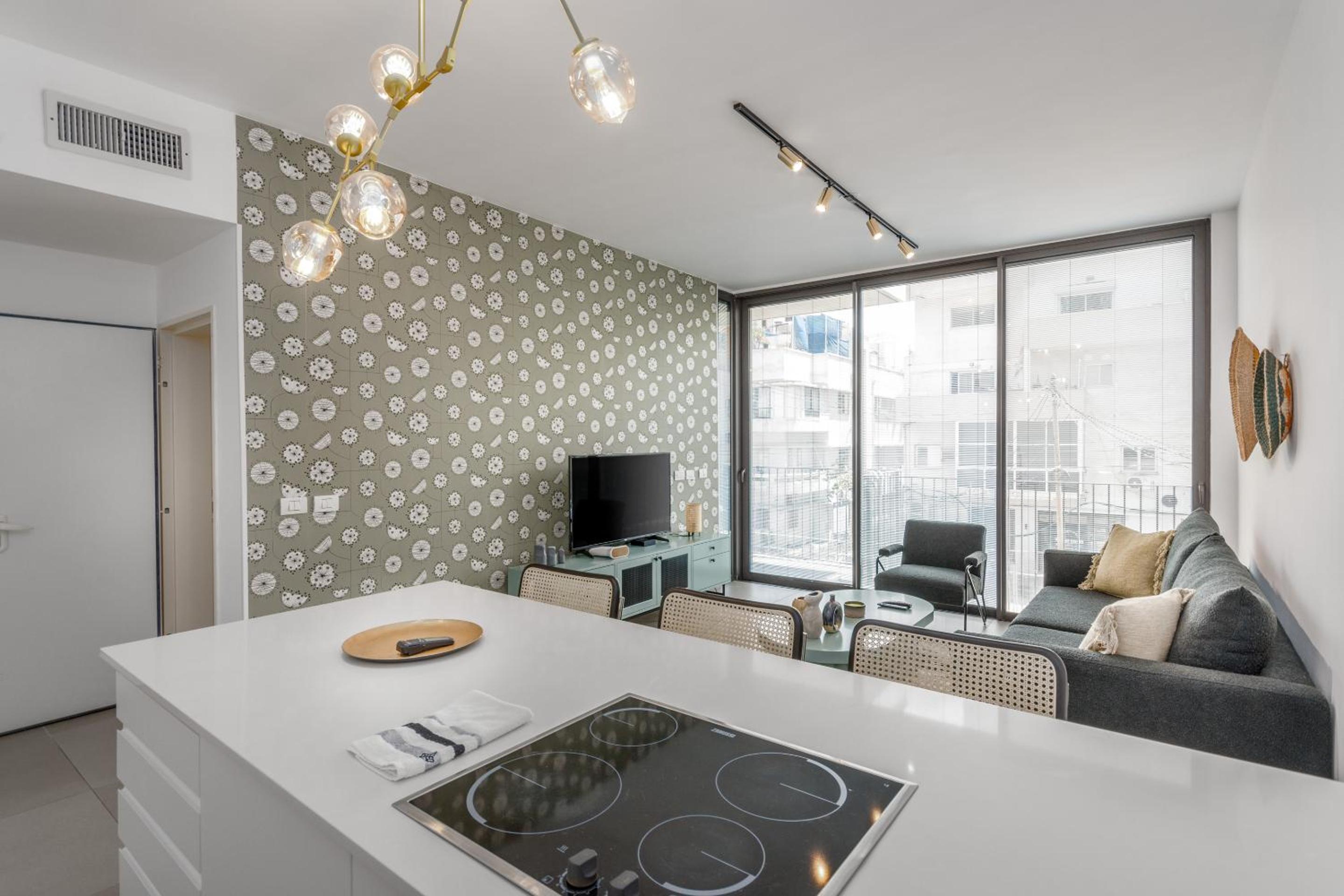 Hilton Beach Area- Perfect 1 BDR in a new building view 3