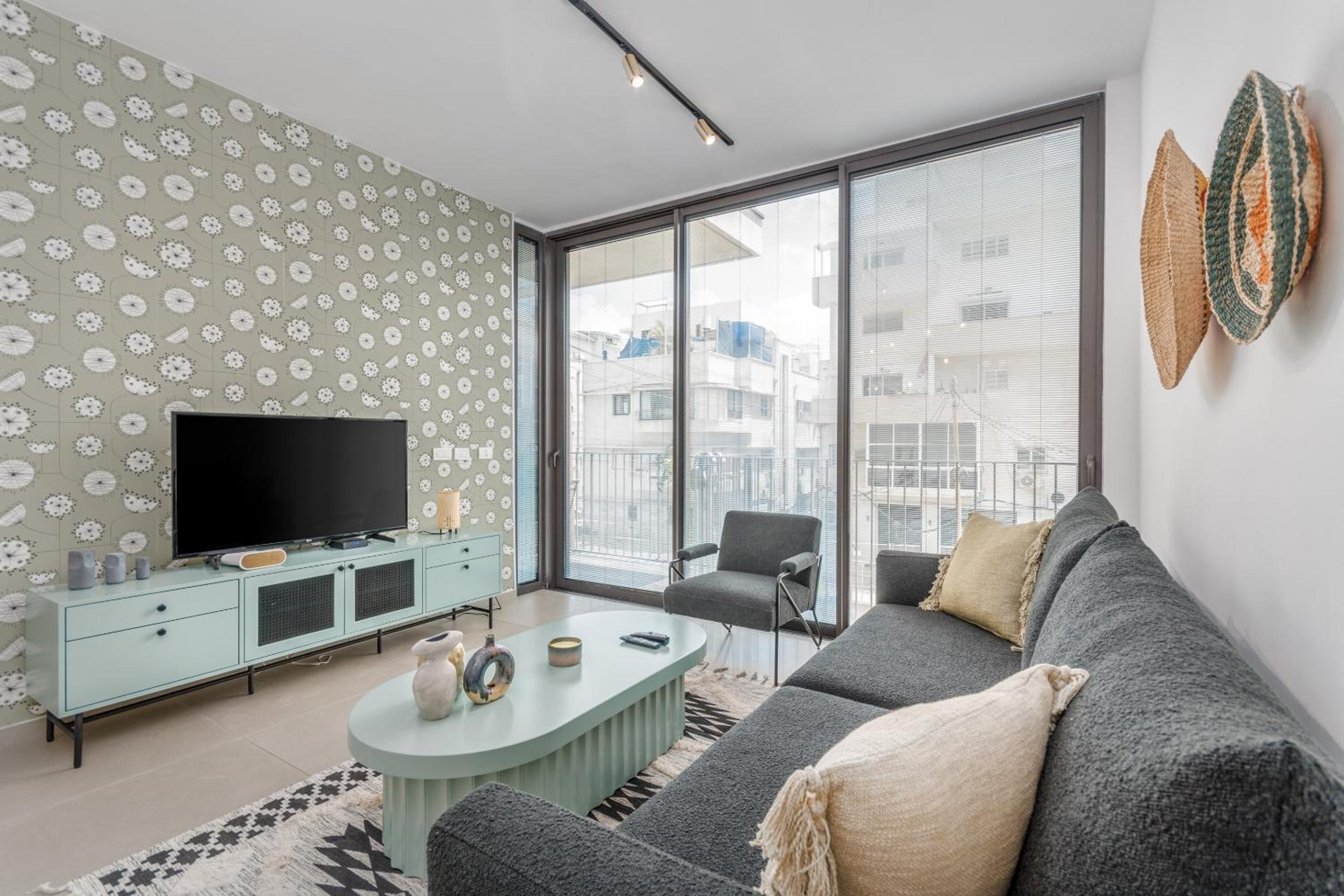 Hilton Beach Area- Perfect 1 BDR in a new building view 2